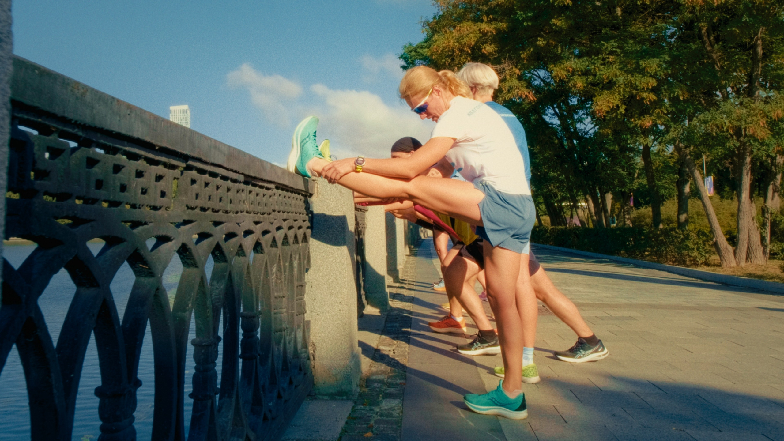 Документальный фильм Бегом по России, люди с неограниченными возможностями. Цветокоррекция кино, рекламы и клипов. В Алматы и по всему миру. Юрий Косяков