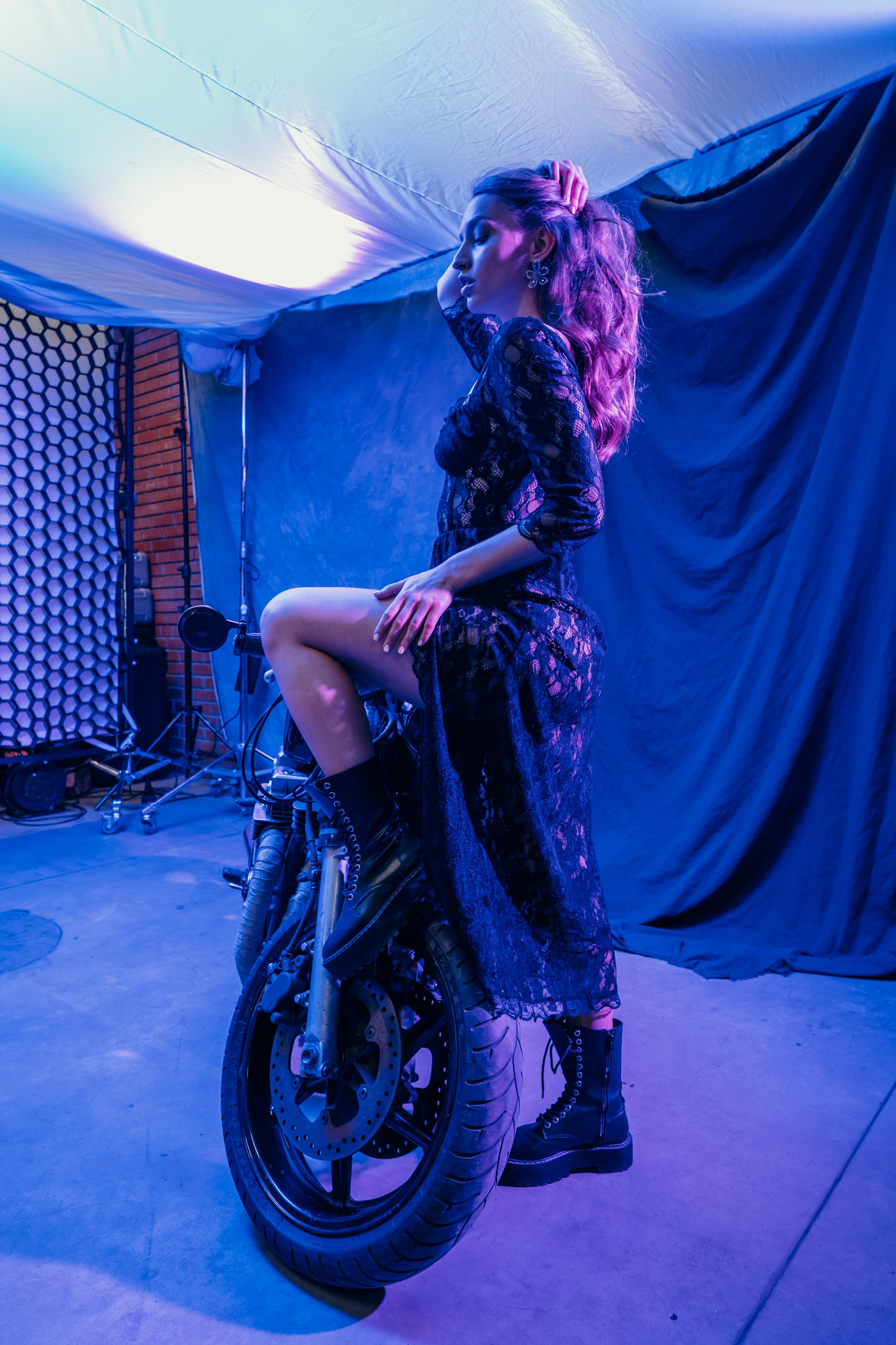 Девушки-байкеры — Фотосессия с мотоциклом в Питере. Свадебный, семейный, портретный, репортажный фотограф в Санкт-Петербурге