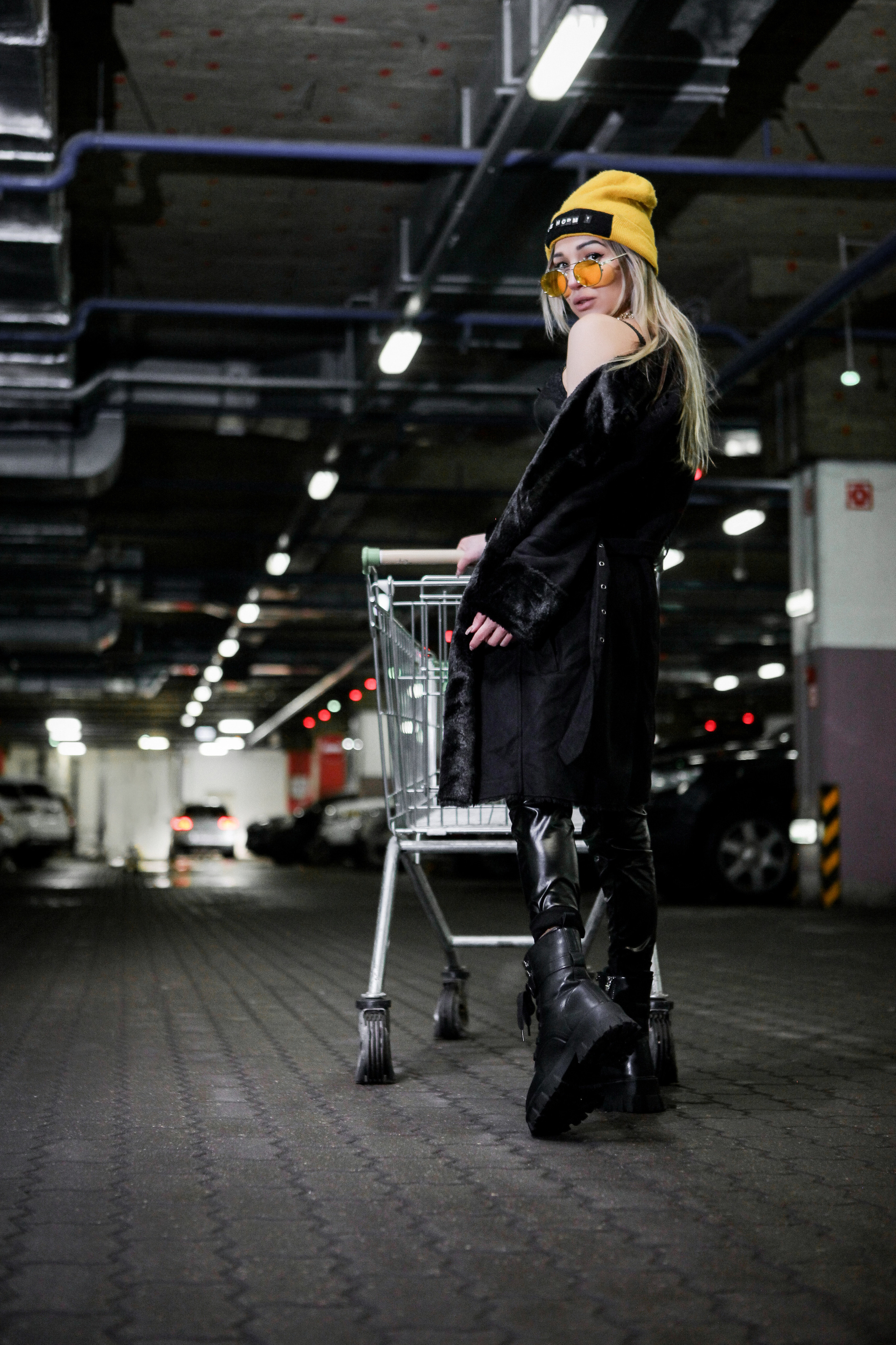 Фотосессия на парковке. Репортажный, семейный, свадебный, портретный фотограф