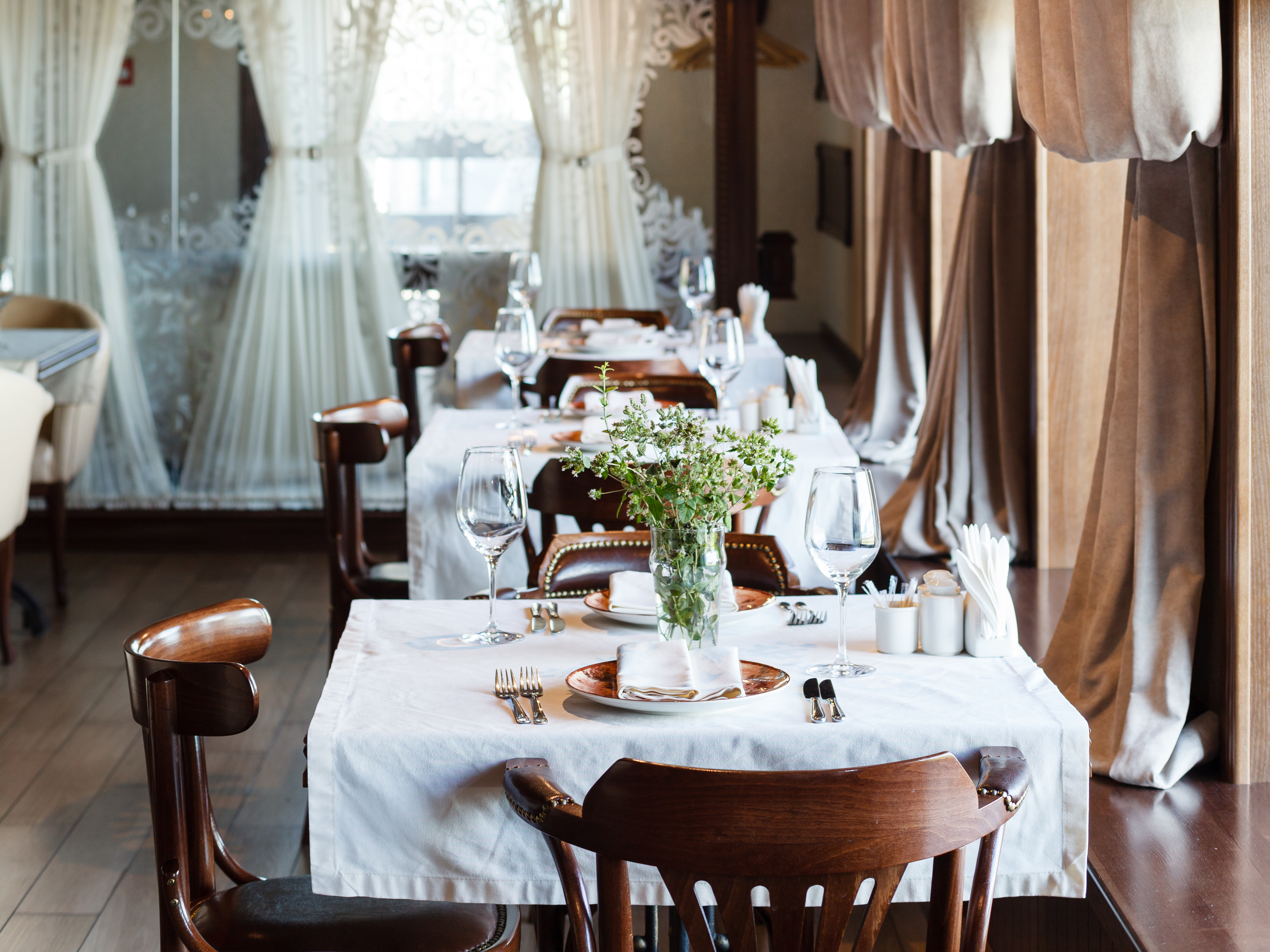 Ресторан при отеле "Юрла" г.Рыбинск. Наталья Мавренкова интерьерный фотограф, декоратор в Санкт-Петербурге