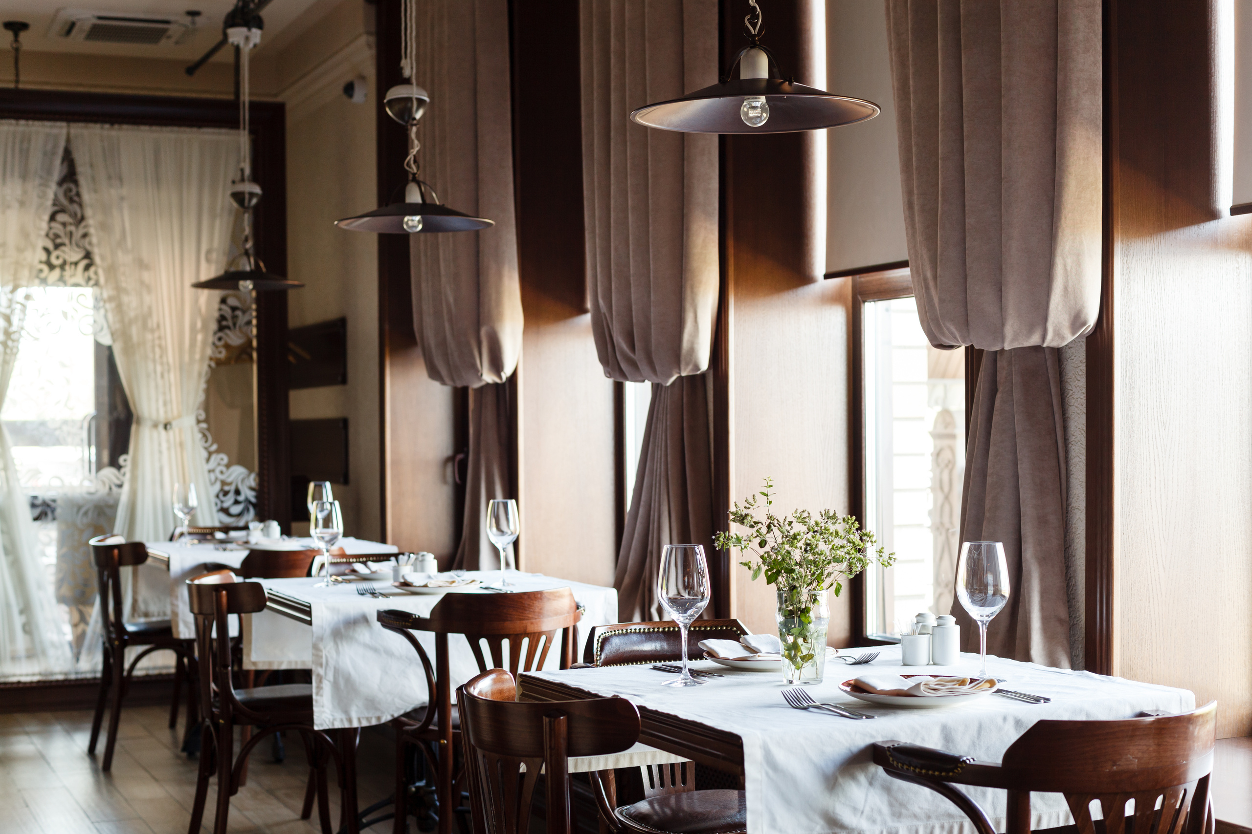 Ресторан при отеле "Юрла" г.Рыбинск. Наталья Мавренкова интерьерный фотограф, декоратор в Санкт-Петербурге