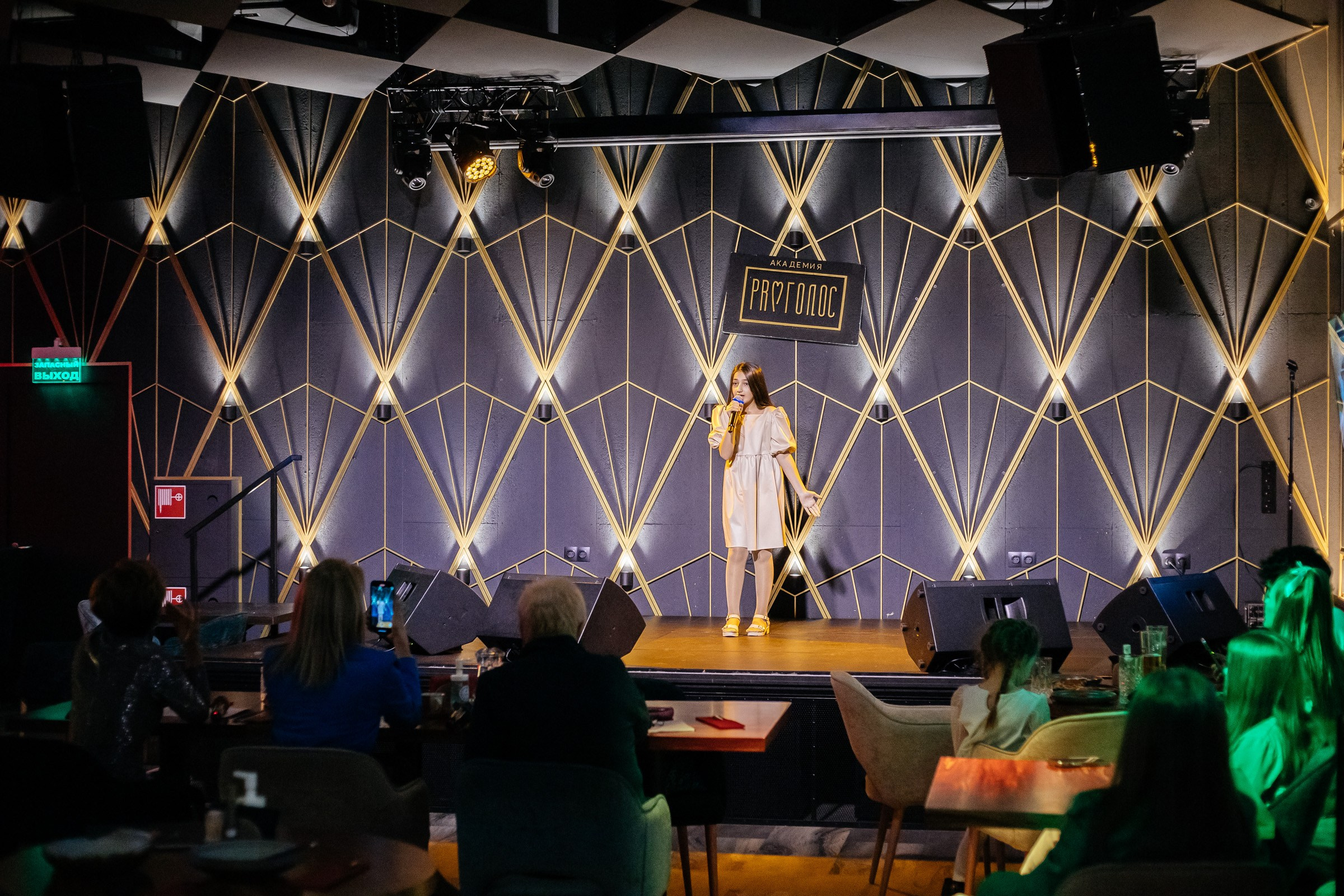 КАРАОКЕ БАР P'YANO. Репортажный и портретный фотограф в Екатеринбурге Гизатуллин Марат