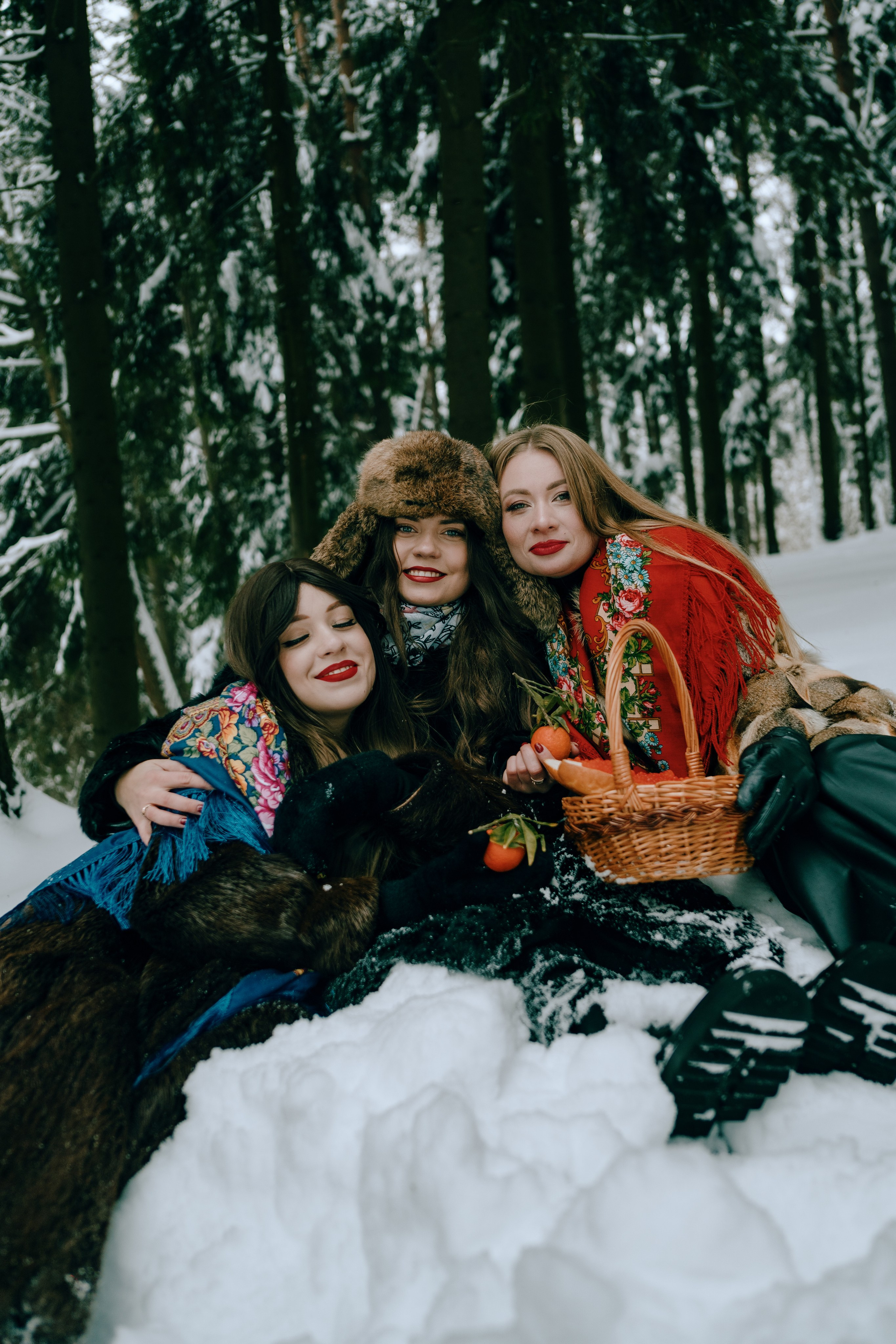 Звенит январская вьюга. Главная