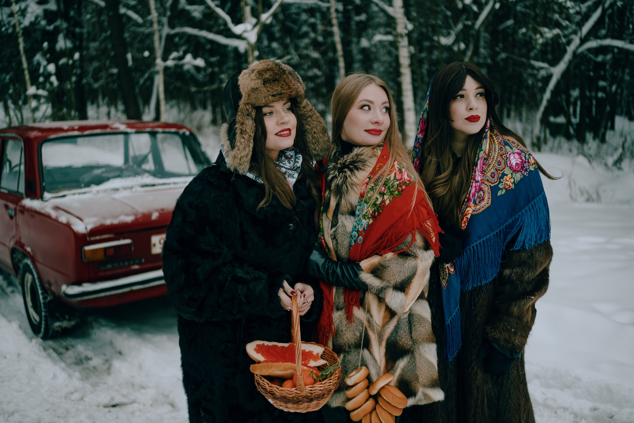 Звенит январская вьюга. Главная