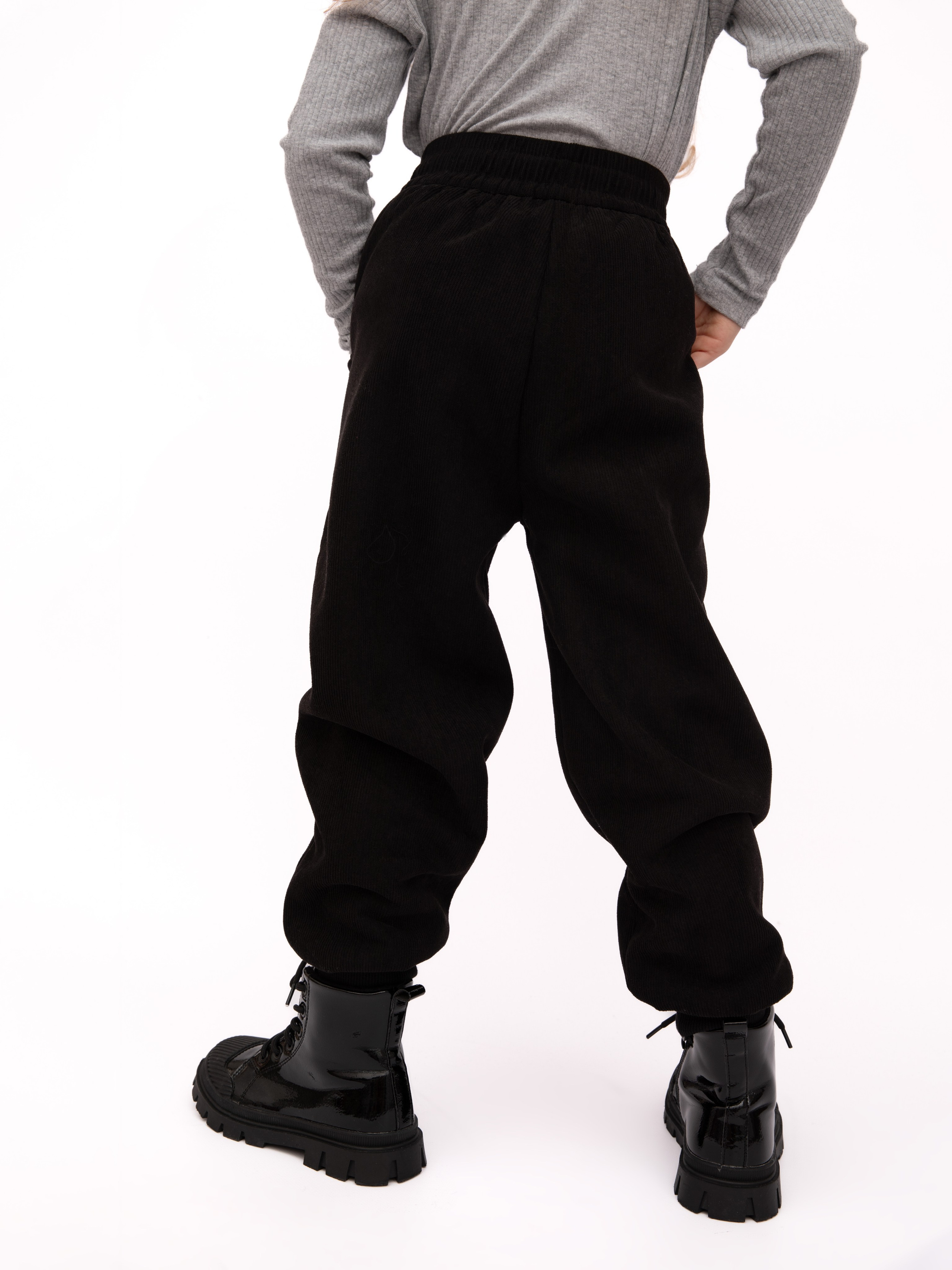 Детские брюки. Фотостудия предметной и модельной съёмки для маркетплейсов