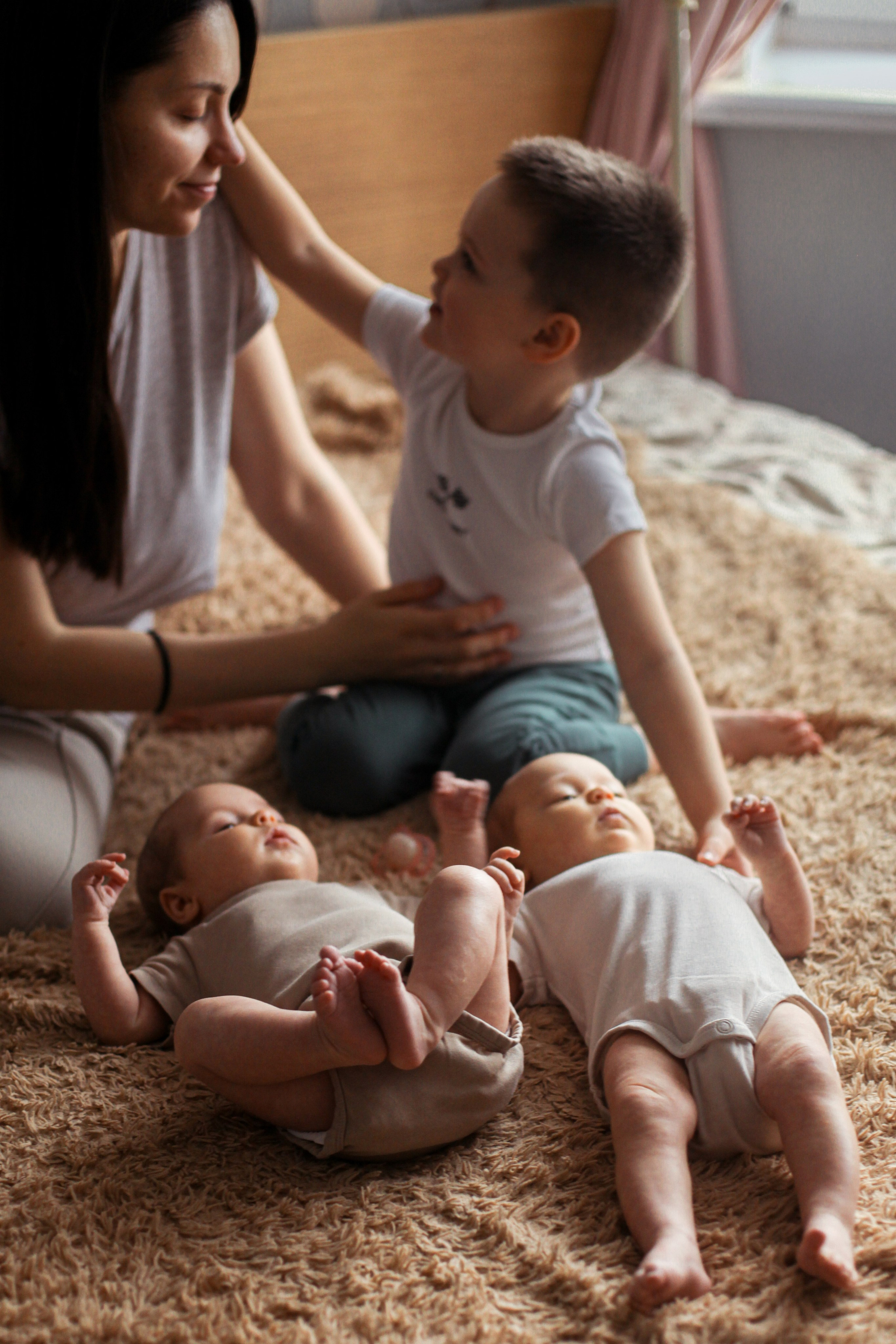 Виктория, Арсений, Василиса, Есения. Фотограф новорожденных в Москве и области Анастасия Холманская