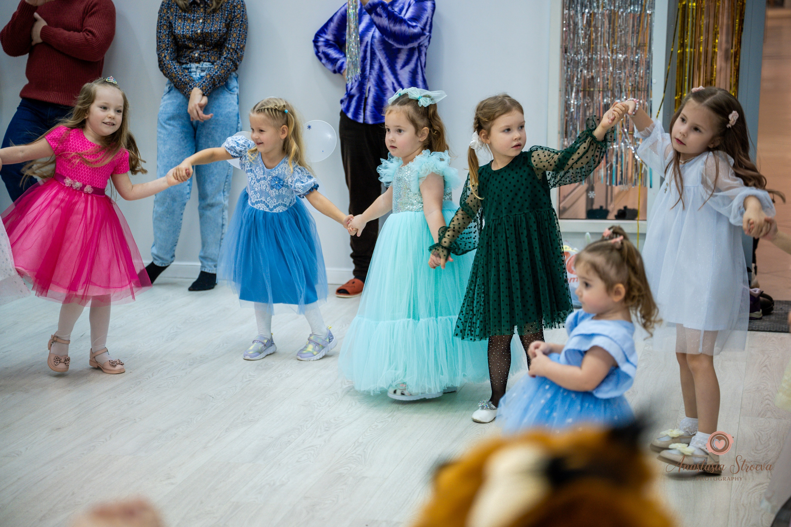 Новый год в танцах. Семейный и детский фотограф в Королеве, Москве и Московской области Строева Анастасия