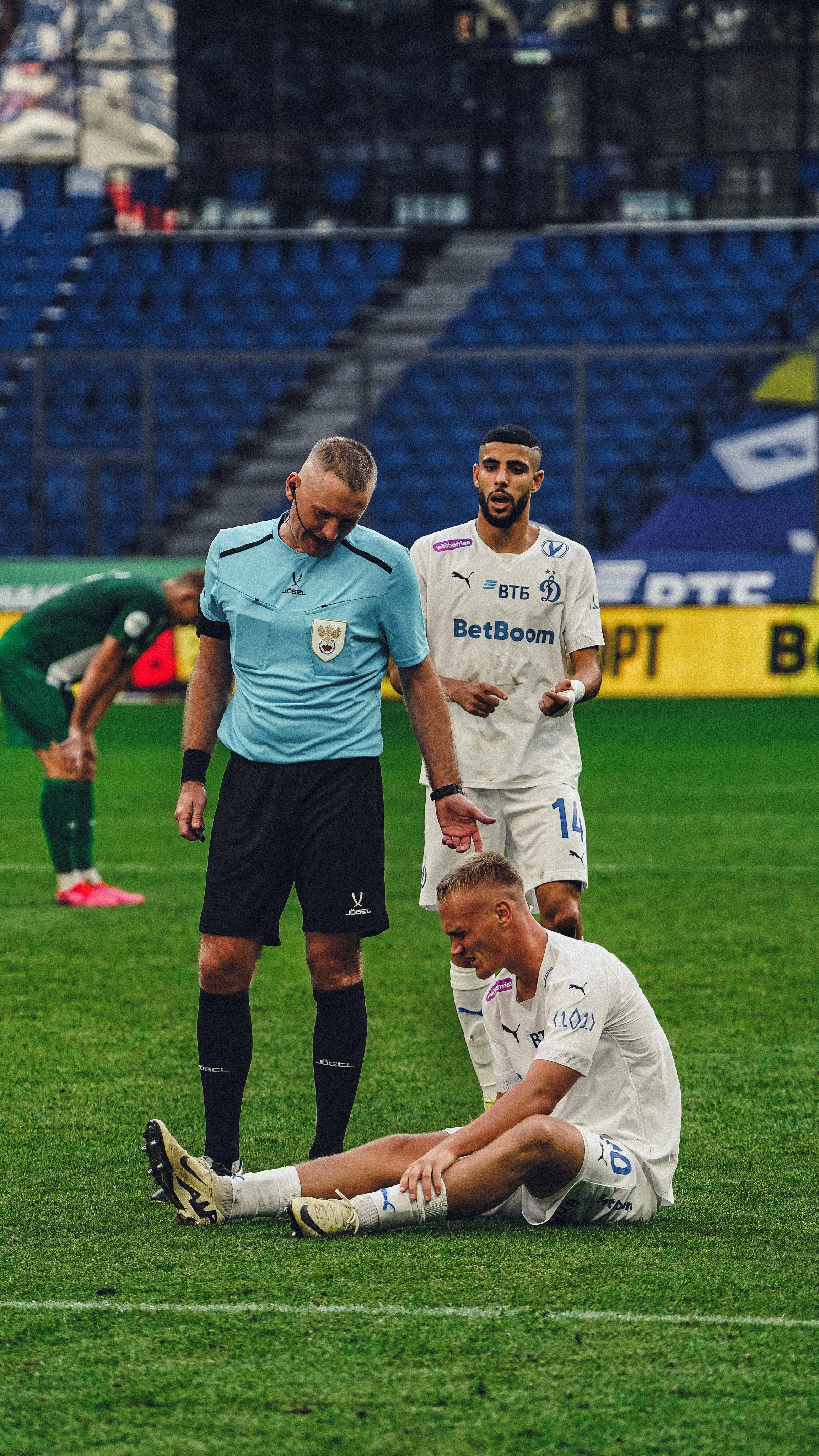 Футбол. Динамо-Ахмат 15.09.24. Автомобильный фотограф Шакая Кирилл