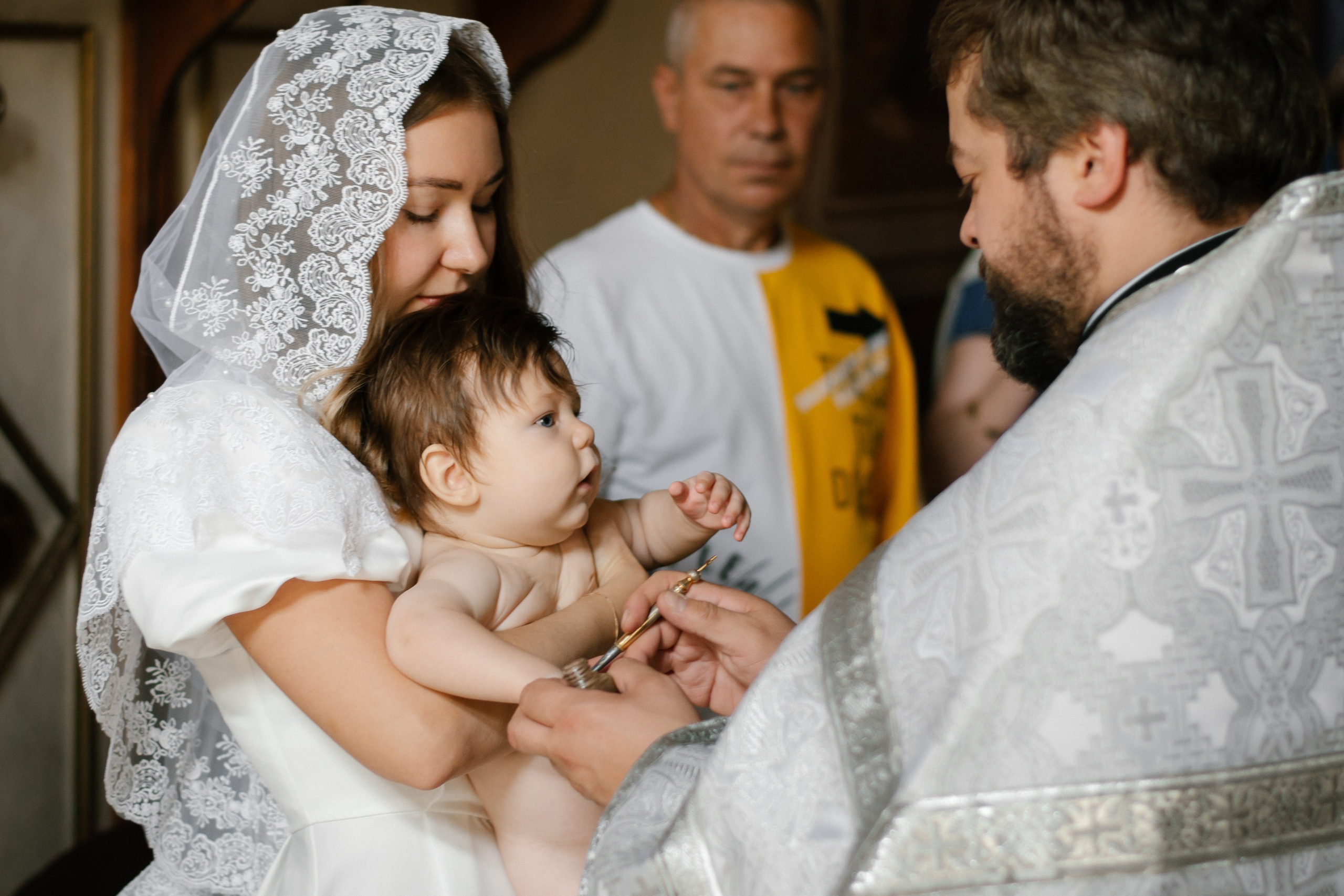 Фотограф на крещение. Фотосессия таинства крещения. Храм Воскресения Словущего в Даниловской Слободе. Семейный и свадебный фотограф в Москве Татьяна Николаева
