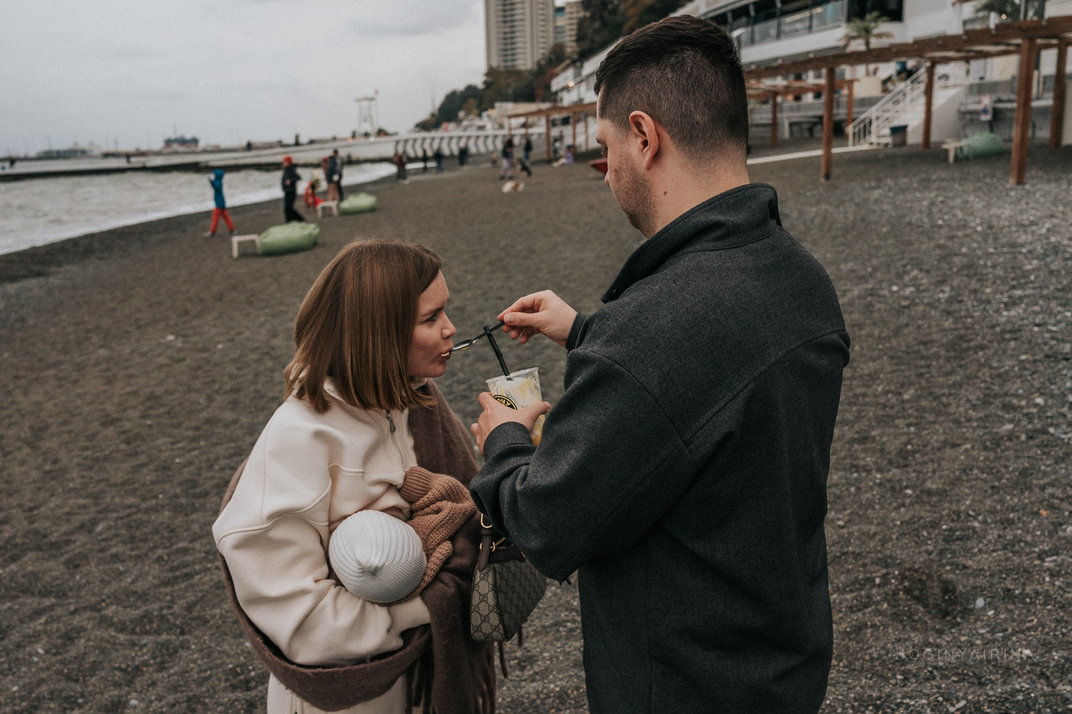 Семейная фотосессия прогулка на море. Фотограф на роды Москва. Фотограф новорожденных Москва