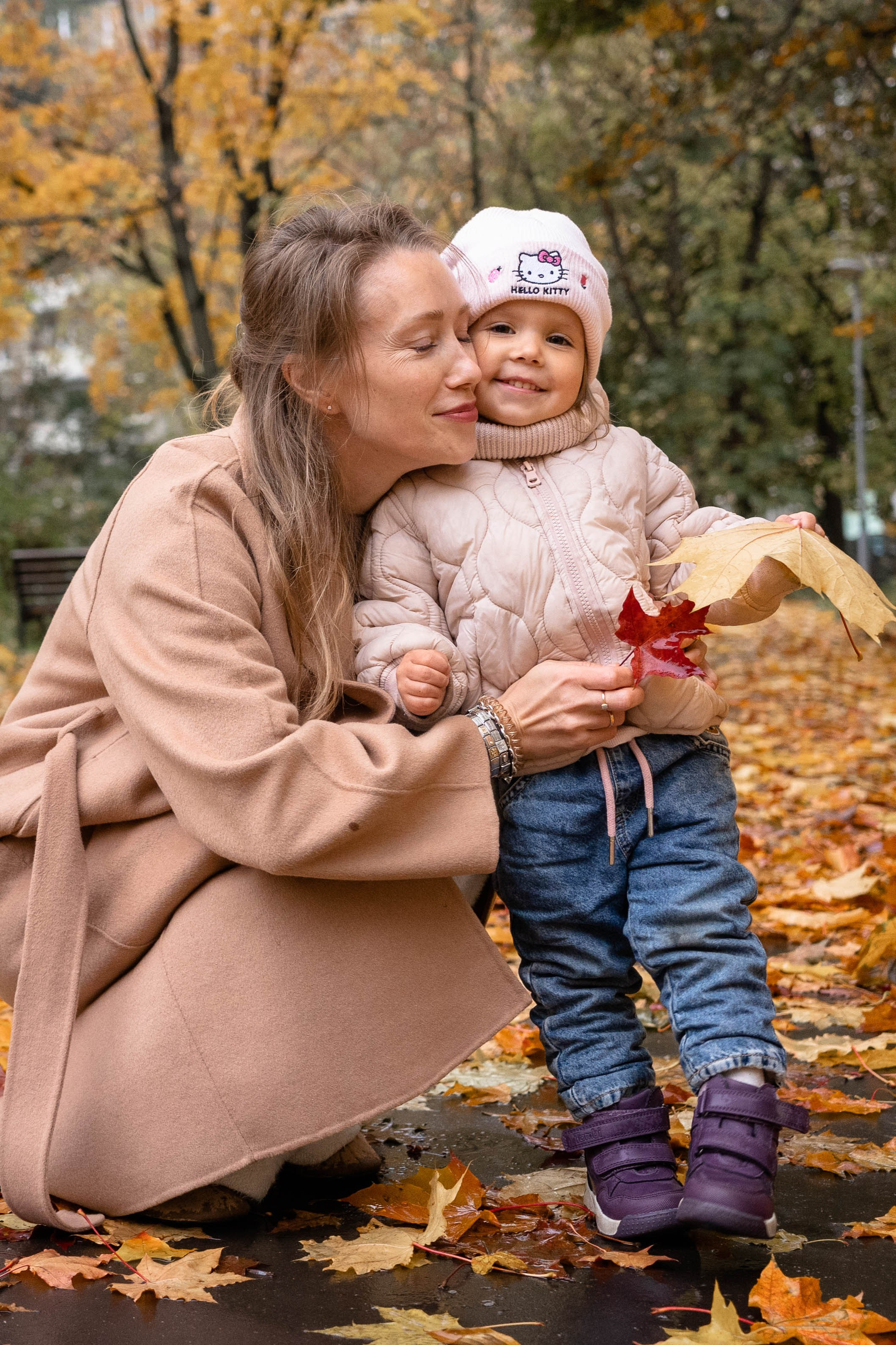 Осенняя фотосессия в Москве (во дворе дома)). Фотограф на роды Москва. Фотограф новорожденных Москва