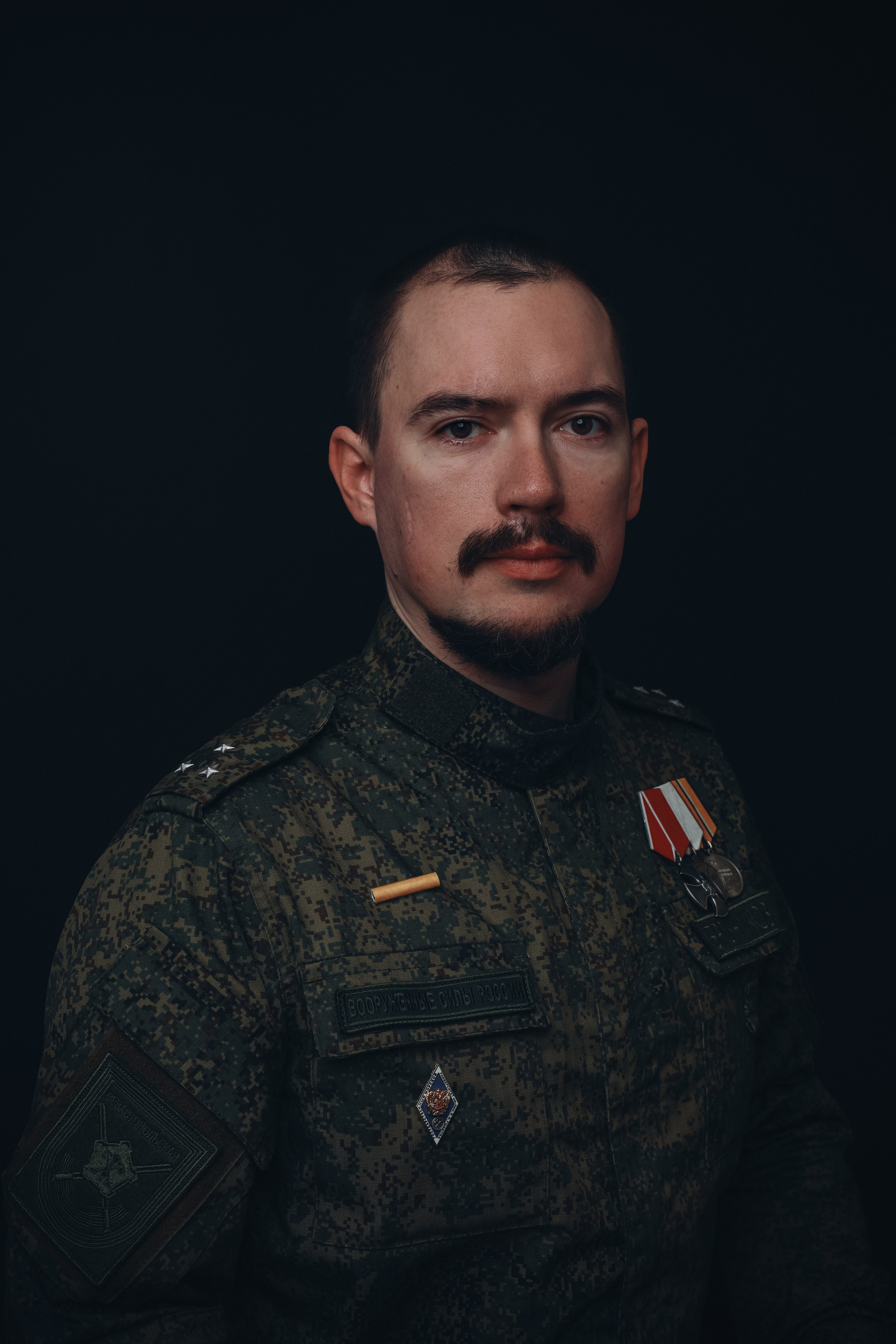 Портреты на фоне. Главная