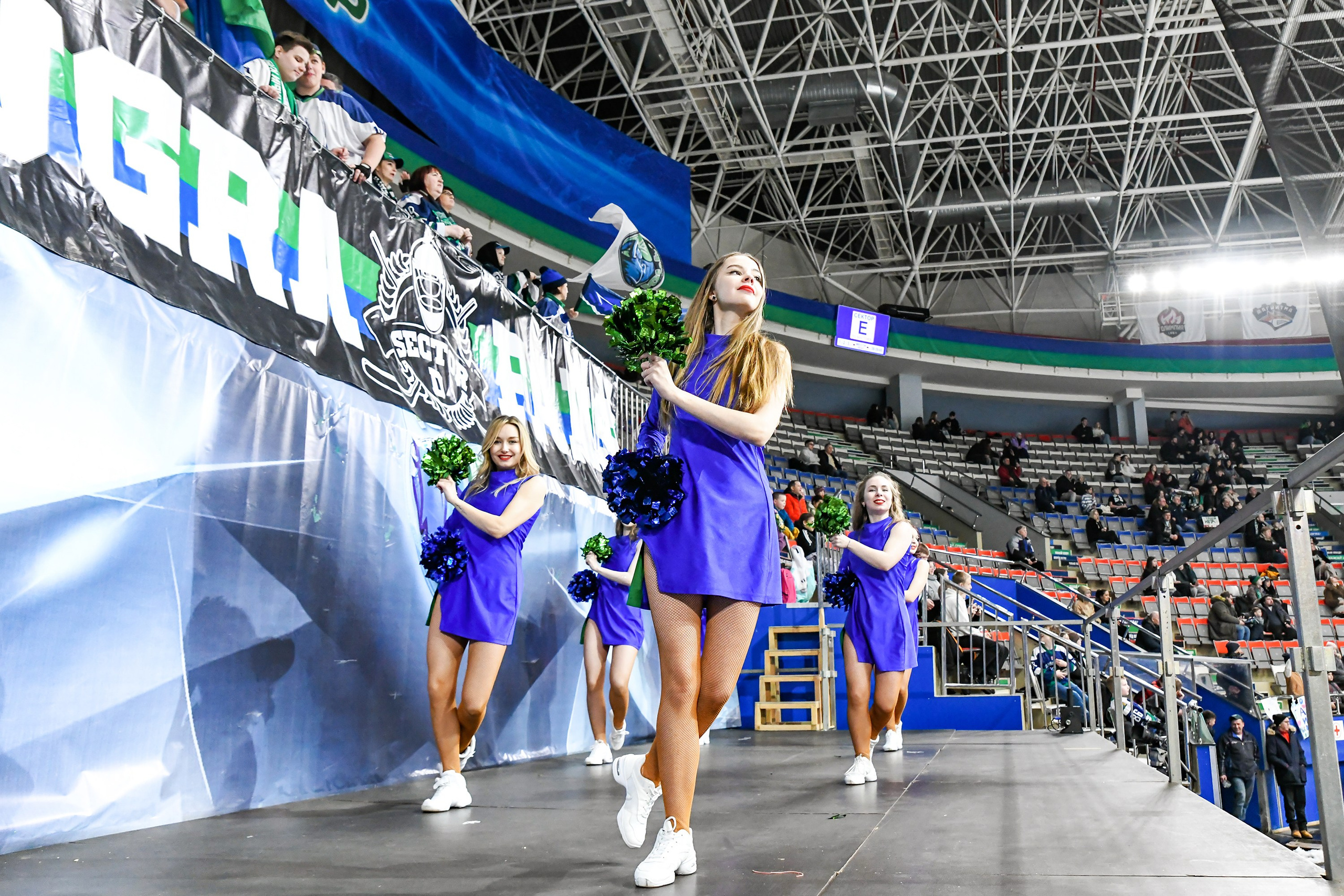 Матчи регулярного чемпионата ВХЛ. Фотограф в Ханты-Мансийске Евгений Жуланов