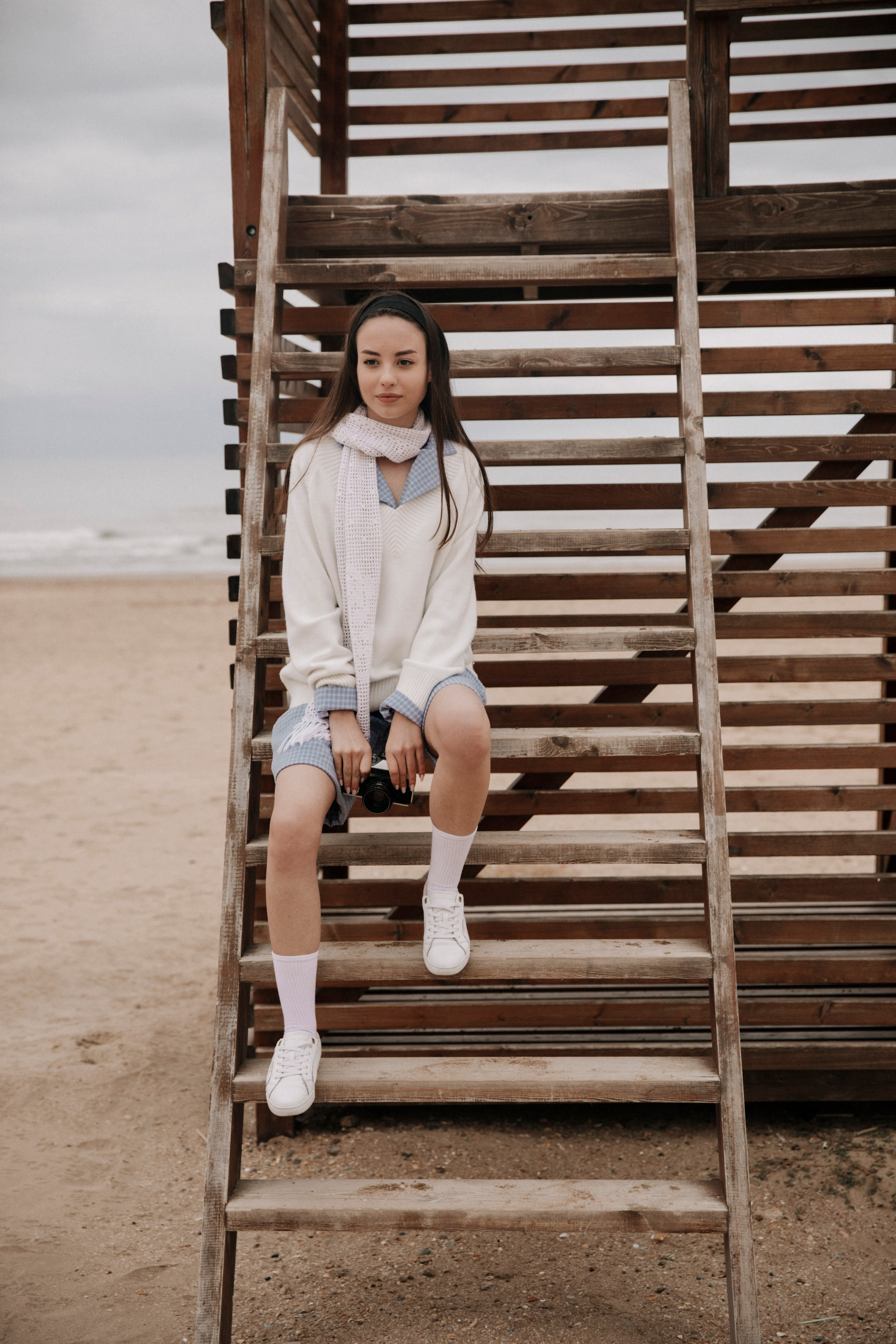 Фотосессия в пасмурную погоду, фотосессия в горах, фотосессия на пляже, фотосессия в туман, фотосессия у моря, фотосессия в стиле авиатор, авиатор, фотосессия Дагестан, Дагестан, женщины, девушка у моря, фотосессия на пляже