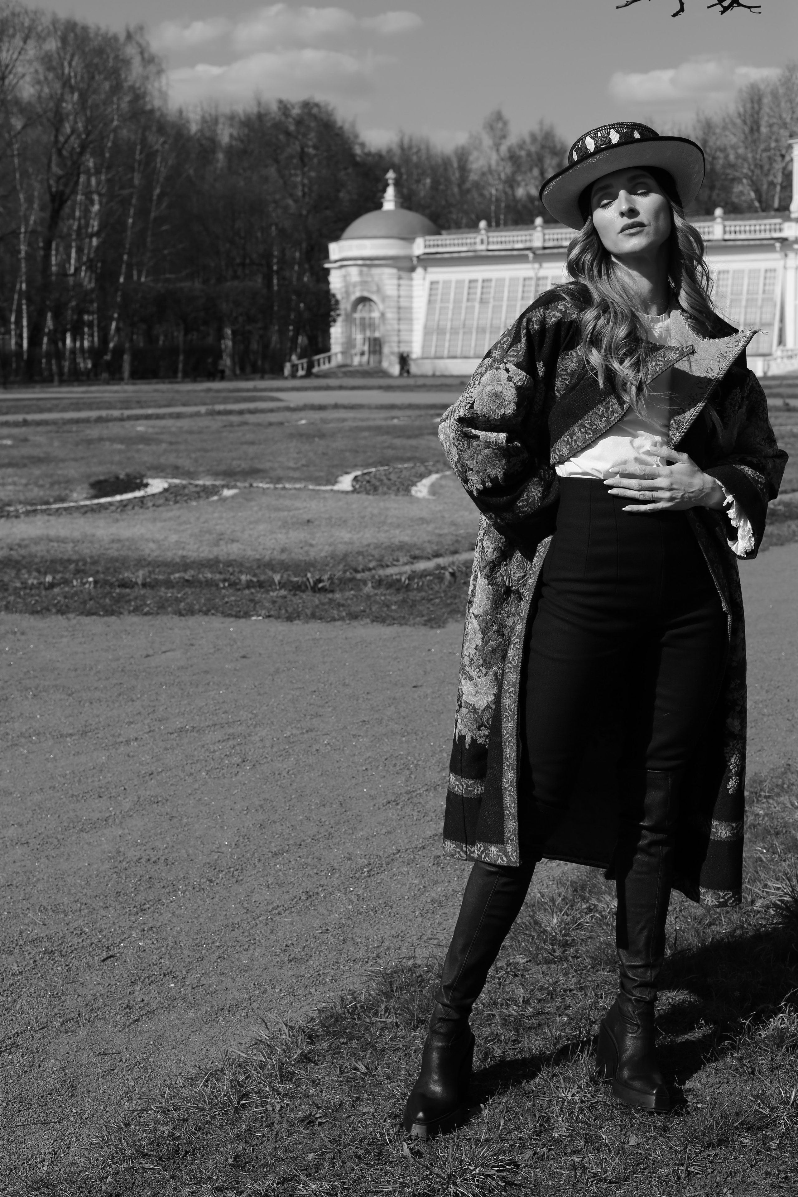 LOOKBOOK. Фешн дизайнер, фотограф, художник Яна Лазарева в Москве