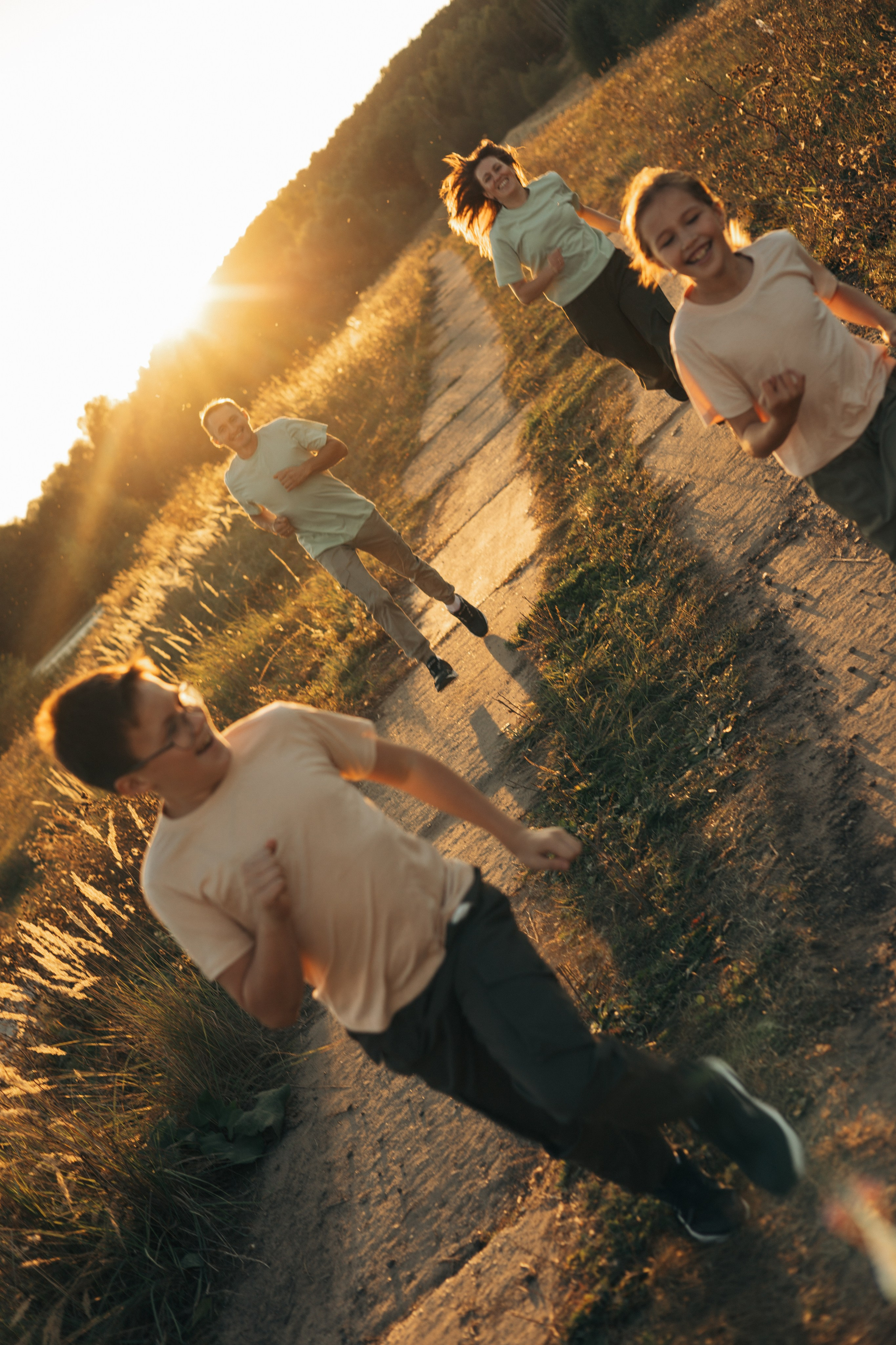 Юля, Илья, Полина, Сергей. Ваш фотограф