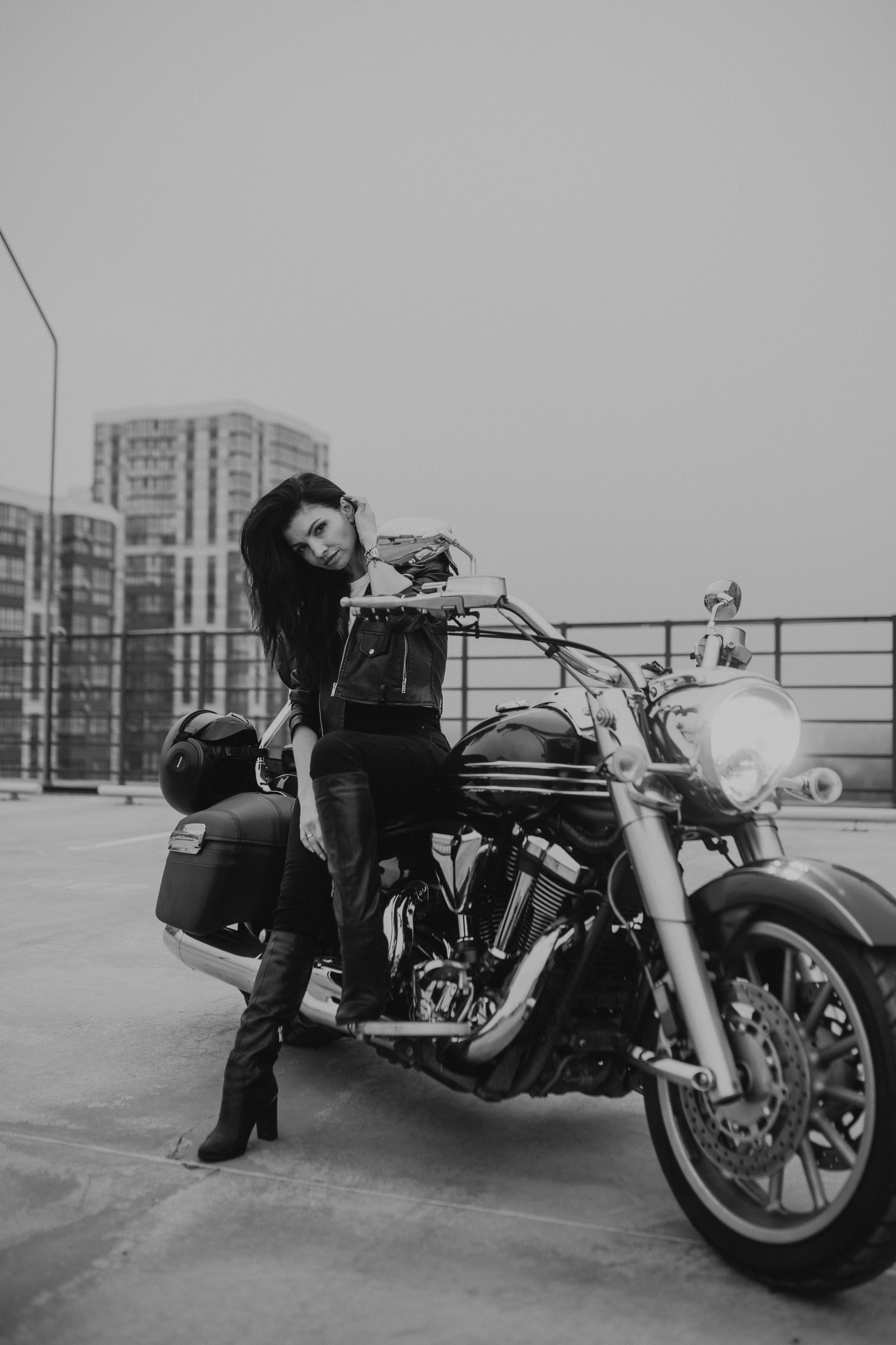 На крыше с мото