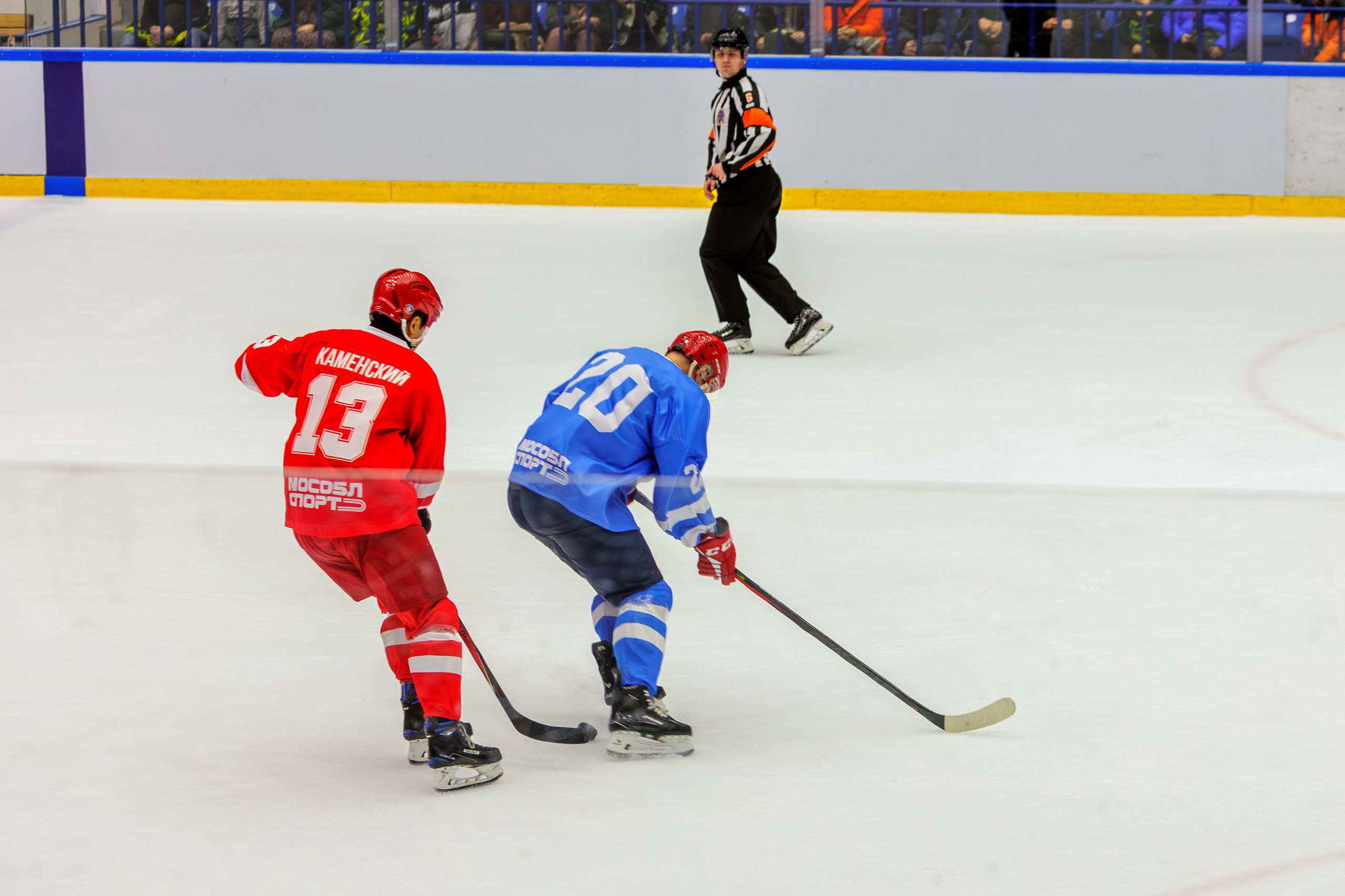 Первый матч Легенд в 2025 году. Выпускные альбомы и школьный фотограф в Подольске, Троицке, Щербинке, Москве и Московской области
