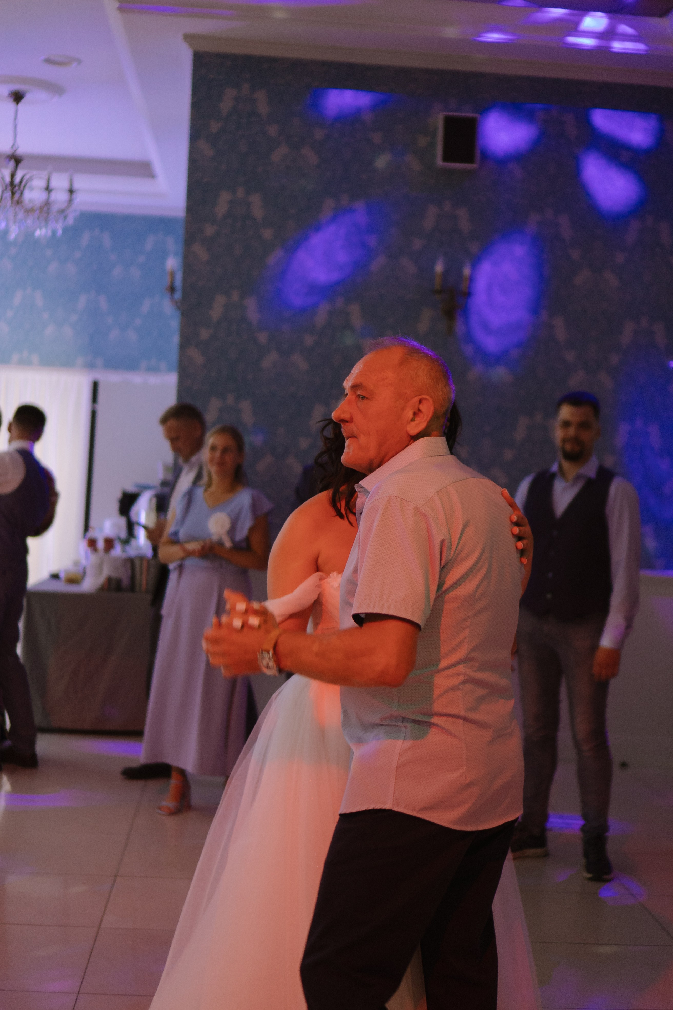 ТАНЕЦ ОТЦА И ДОЧЕРИ НА БАНКЕТЕ (СВАДЕБНАЯ ФОТОСЕСИИЯ БАНКЕТА). Профессиональный фотограф, Санкт-Петербург — Виктория Богомолова