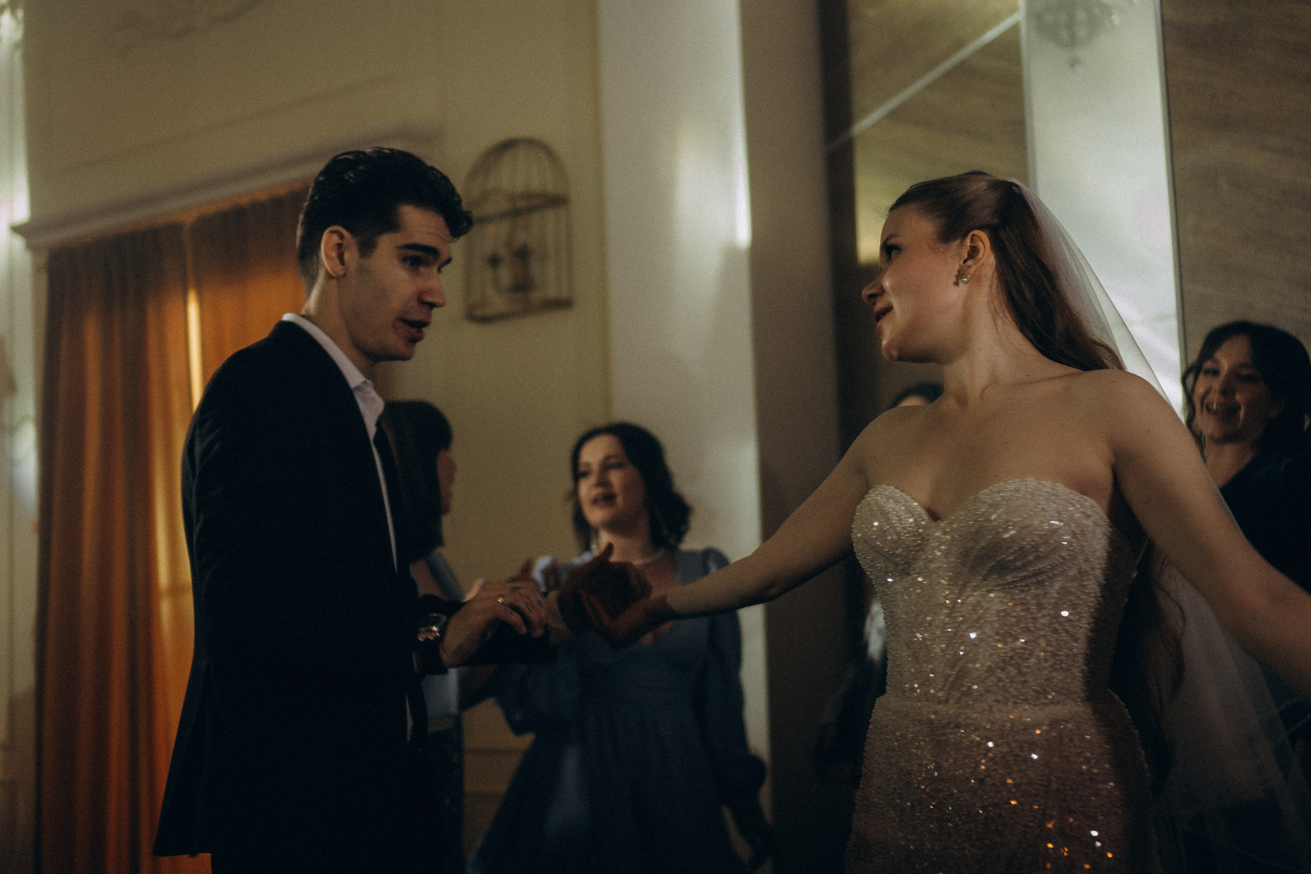 СВАДЕБНАЯ СЬЕМКА СБОРОВ В ОТЕЛЕ И ВЫЕЗД НА ЦЕРЕМОНИЮ (СНЯТО В СИБИРЕ В НИЖНЕВАРТОВСКЕ). Профессиональный фотограф, Санкт-Петербург — Виктория Богомолова