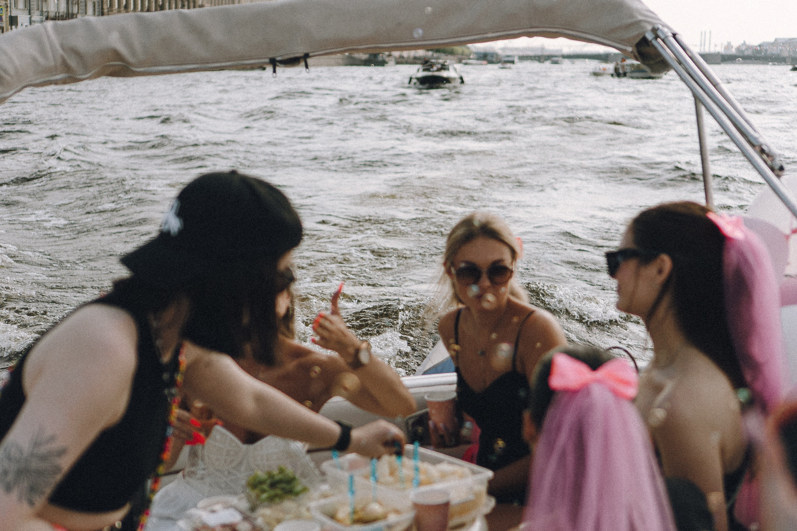 ДЕВИЧНИК НА КАТЕРЕ. Профессиональный фотограф, Санкт-Петербург — Виктория Богомолова