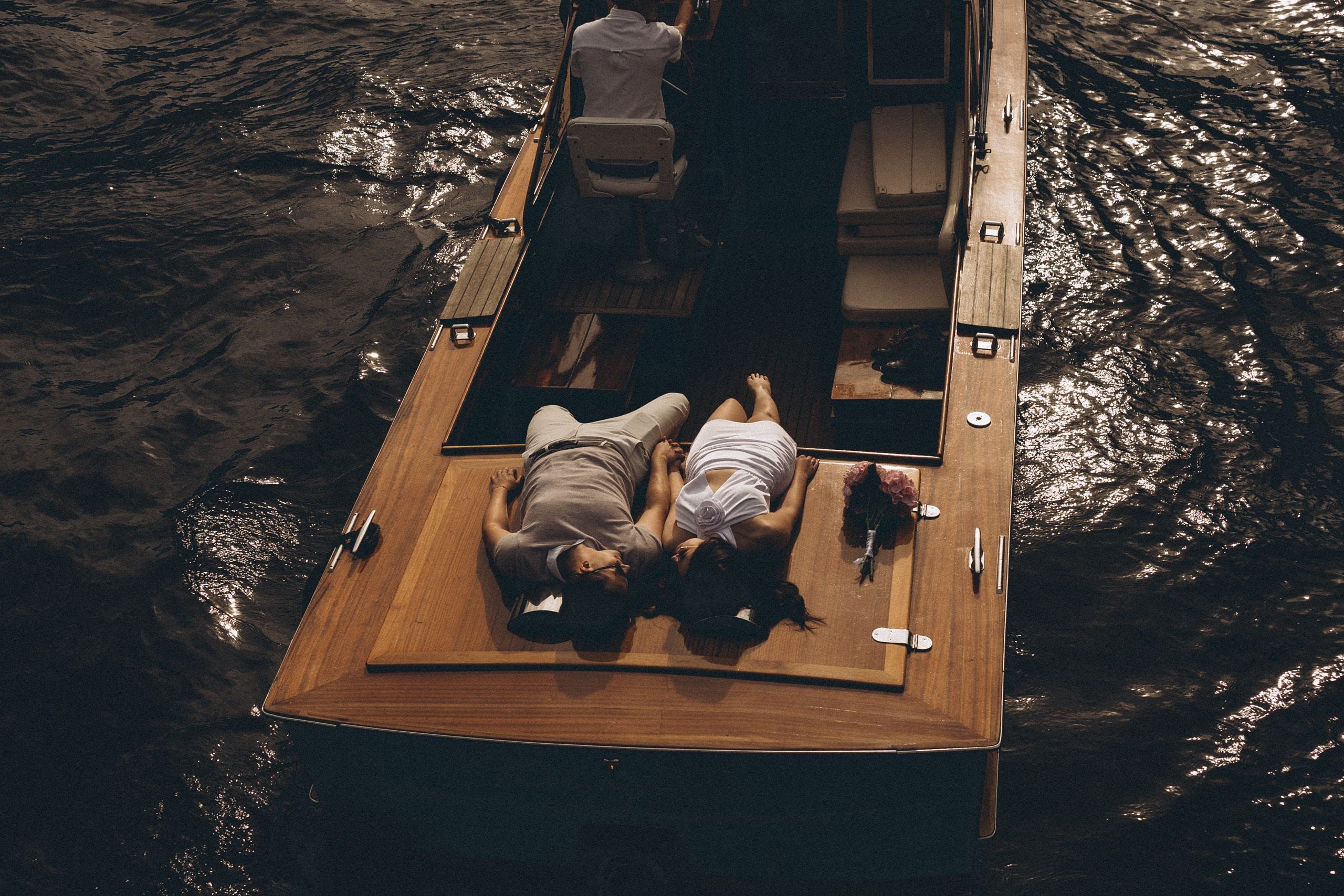 СВАДЕНБНАЯ СЬЕМКА НА КАТЕРЕ ПО КАНАЛАМ САНКТ-ПЕТЕРБУРГА И В АКВАТОРИИ НЕВЫ. Профессиональный фотограф, Санкт-Петербург — Виктория Богомолова