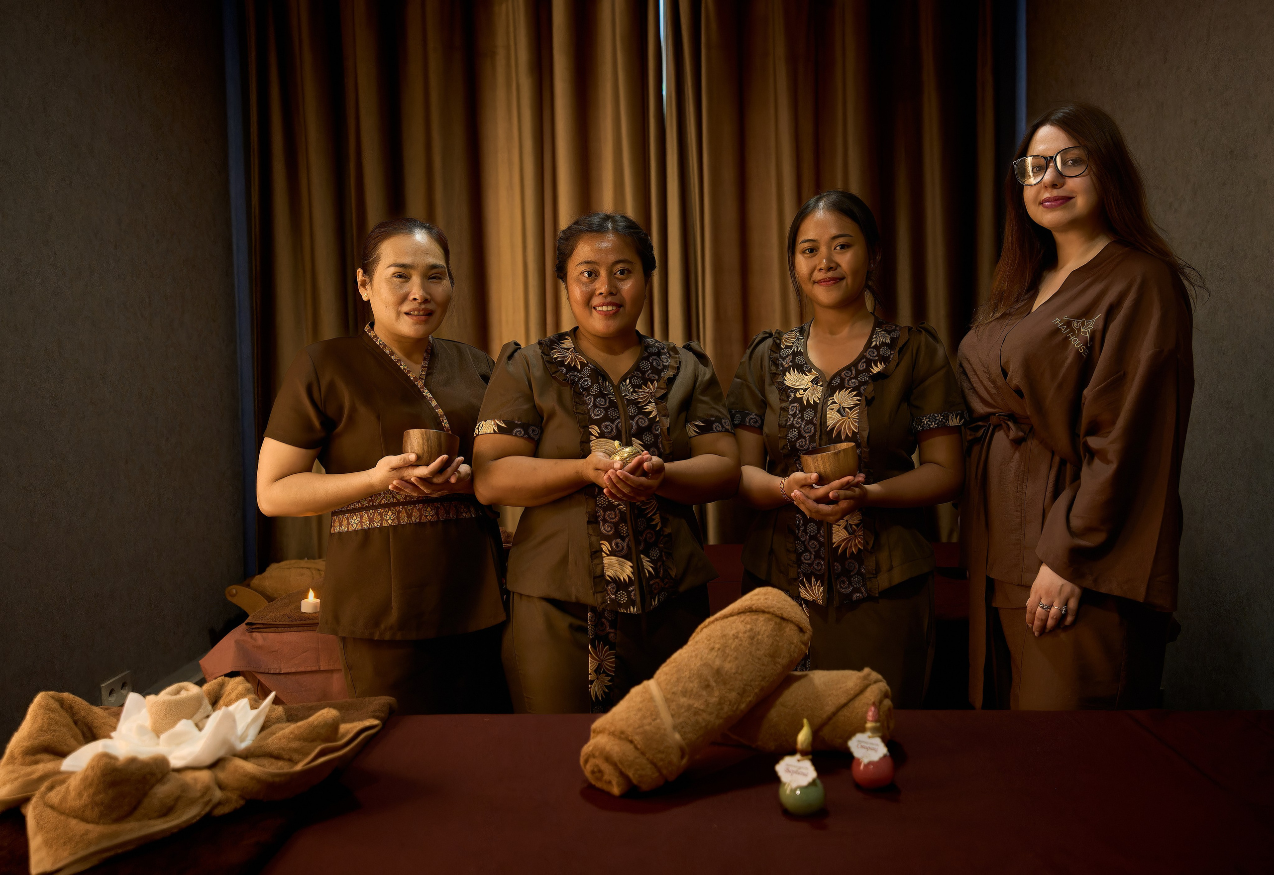 Команда массажисток Тайского спа массажного салона