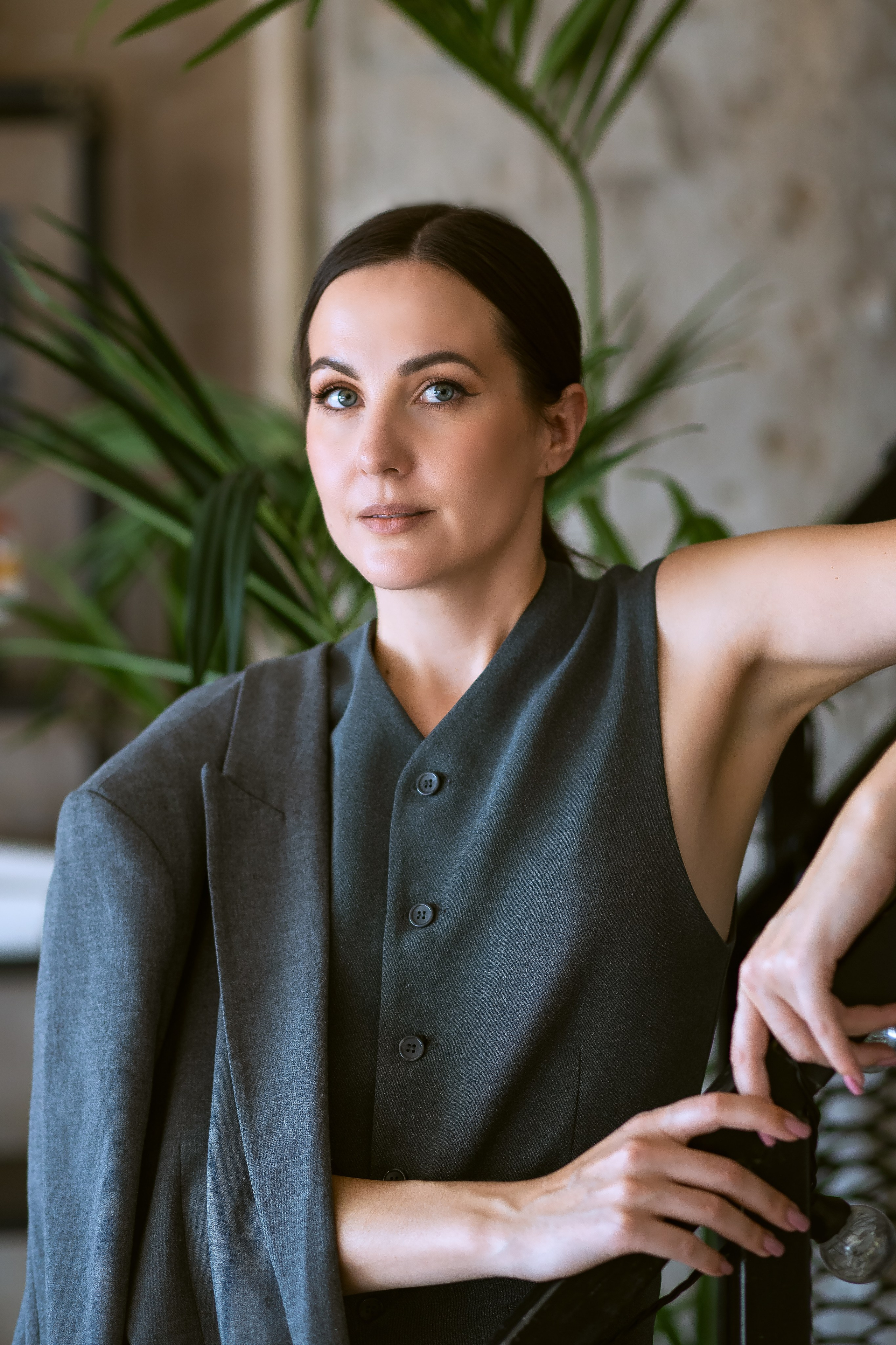 Деловой женский портрет в студии. Семейный фотограф в Москве Влада Лунина