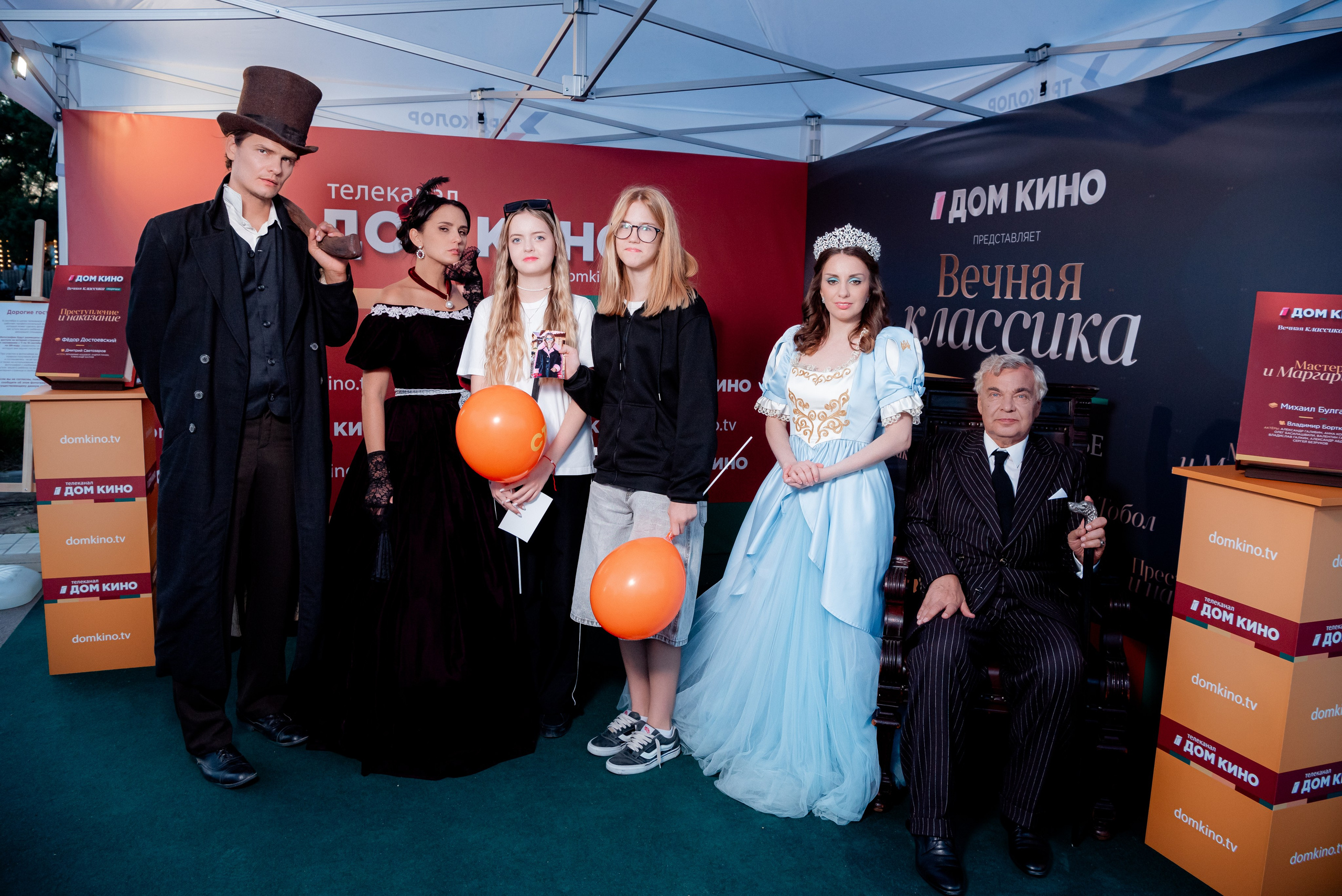 Портретные фото с артистами в палатке Триколор Дом Кинов на день города Волгоград. Фотограф в Волгограде и Волжском Александр Горбань