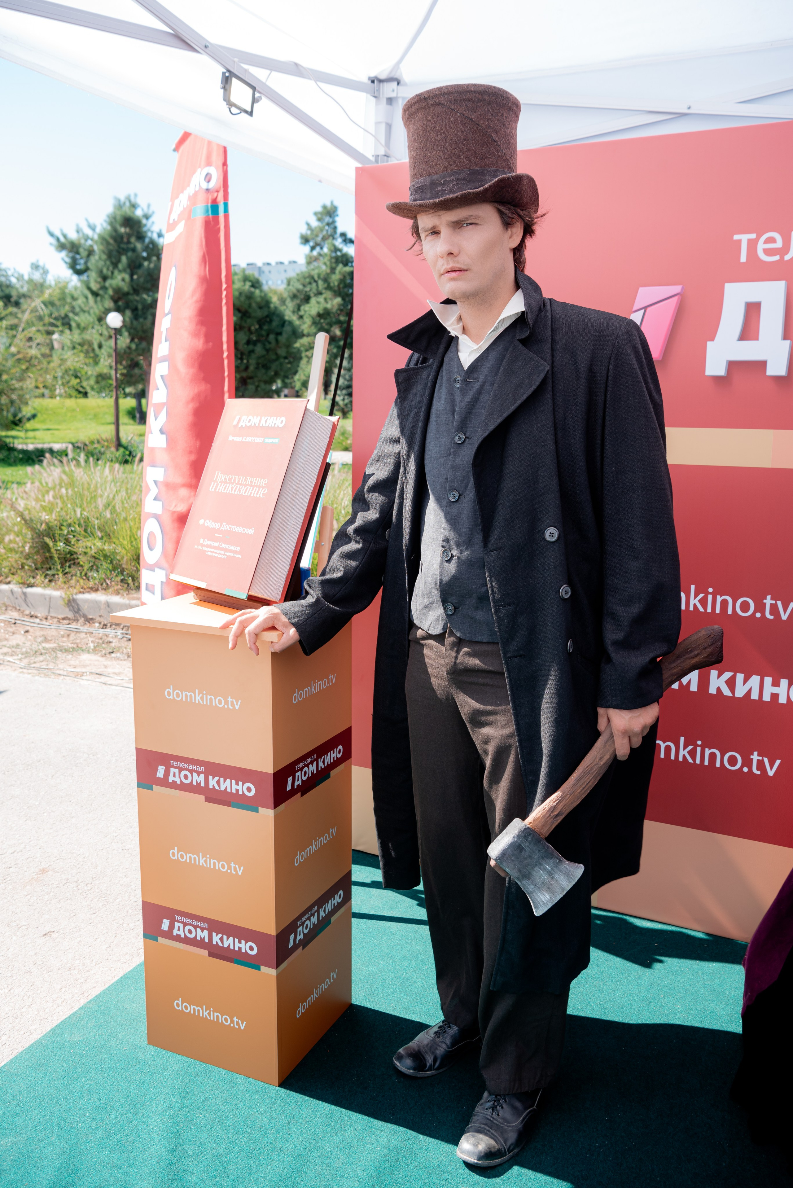 Портретные фото с артистами в палатке Триколор Дом Кинов на день города Волгоград. Фотограф в Волгограде и Волжском Александр Горбань