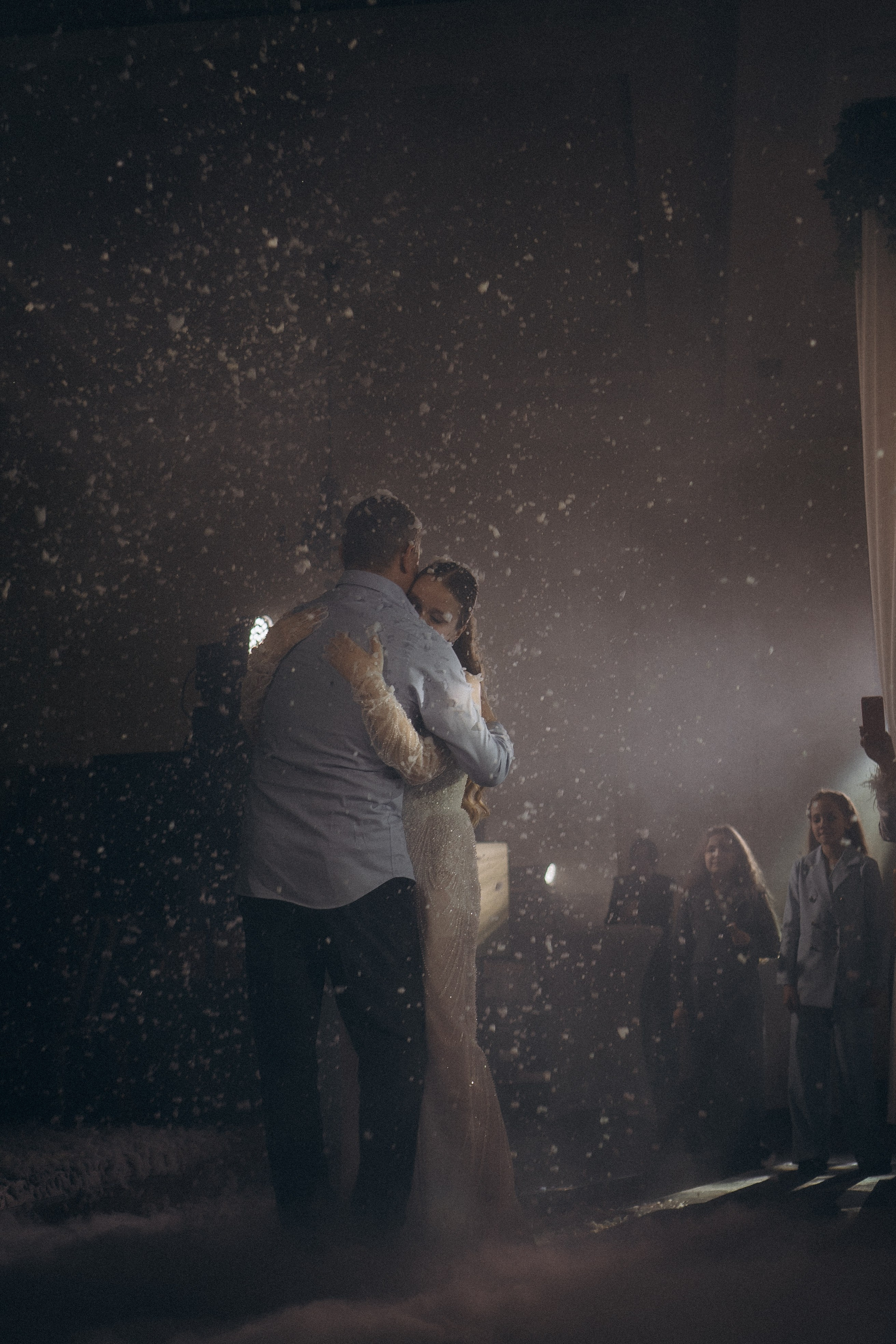 ТАНЕЦ С ПАПОЙ СВАДЕБНМ БАНКЕТЕ (СНЯТО В СИБИРЕ В НИЖНЕВАРТОВСКЕ). Профессиональный фотограф, Санкт-Петербург — Виктория Богомолова