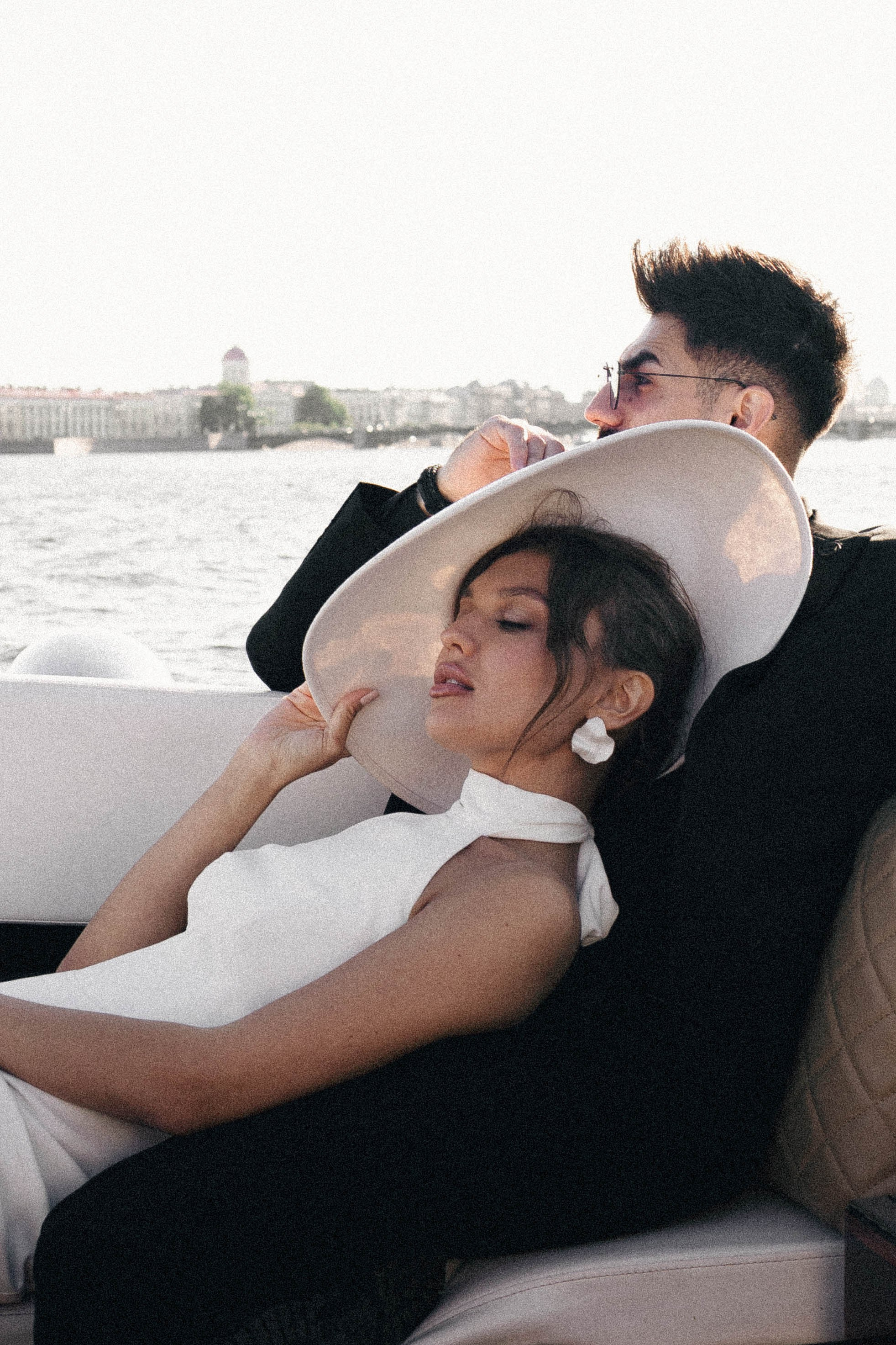 СВАДЕНБНАЯ СЬЕМКА НА КАТЕРЕ ПО КАНАЛАМ САНКТ-ПЕТЕРБУРГА И В АКВАТОРИИ НЕВЫ. Профессиональный фотограф, Санкт-Петербург — Виктория Богомолова