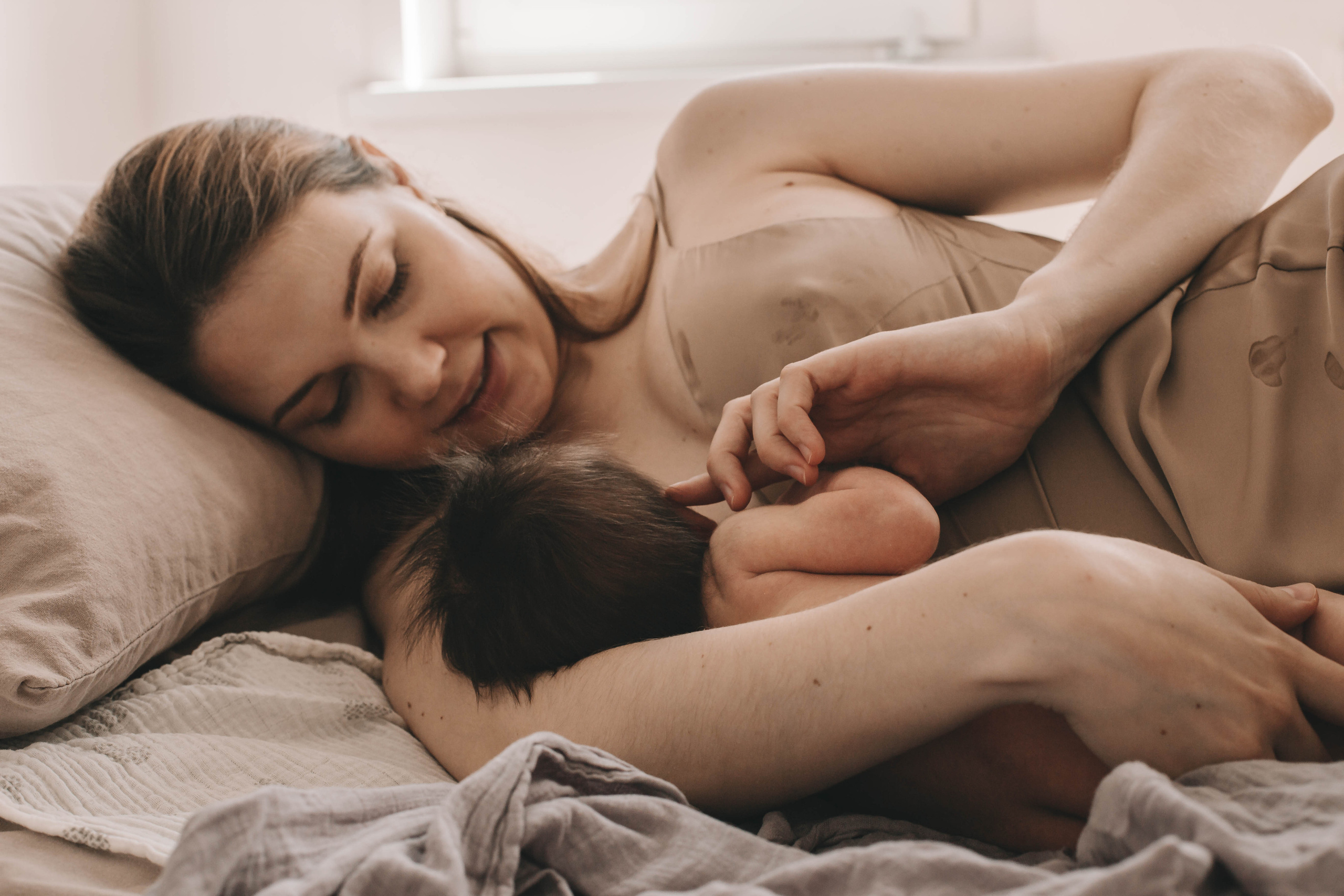 Маргарита с малышкой Викой. Репортажный фотограф в Тюмени Татьяна Мужева
