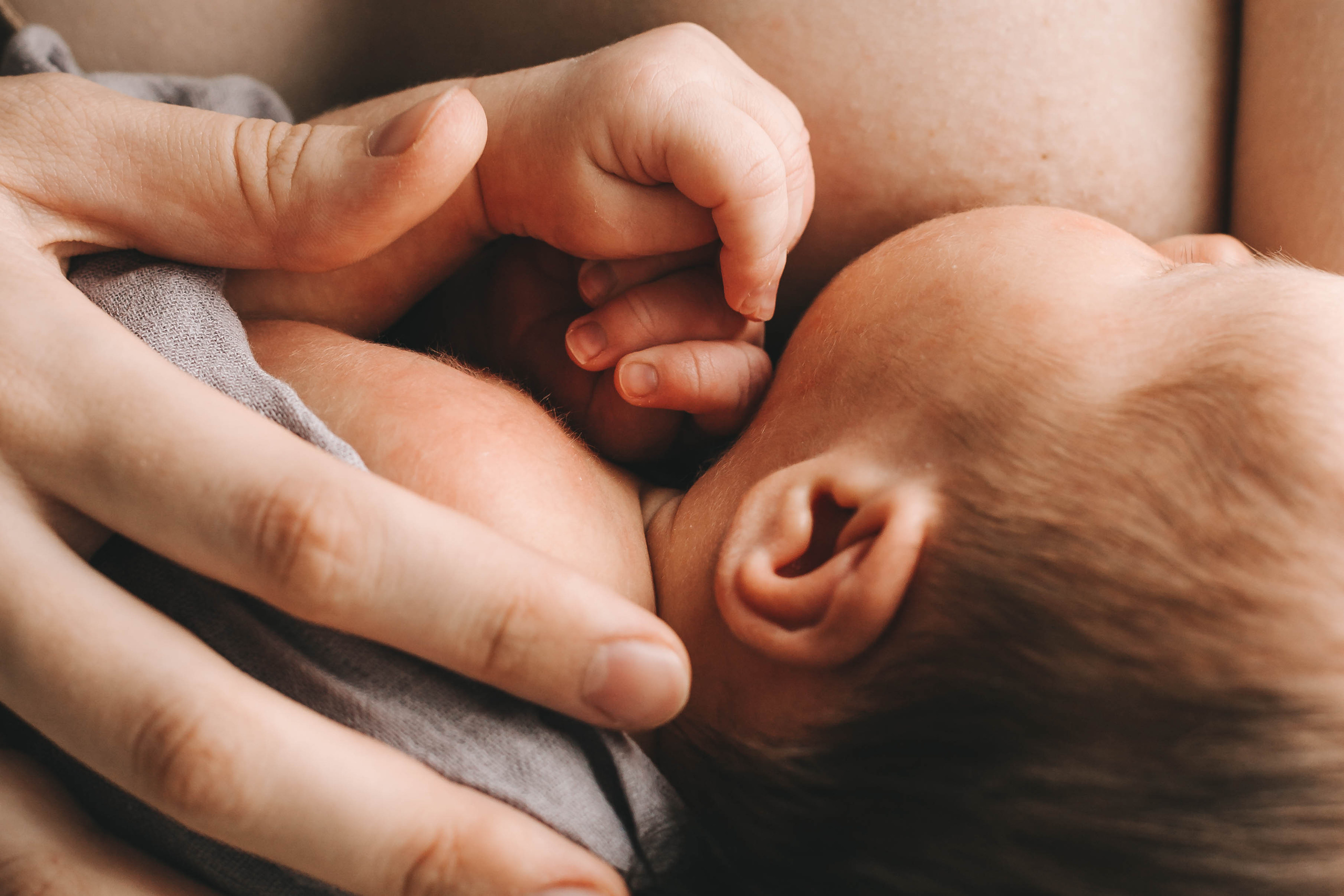 Маргарита с малышкой Викой. Репортажный фотограф в Тюмени Татьяна Мужева