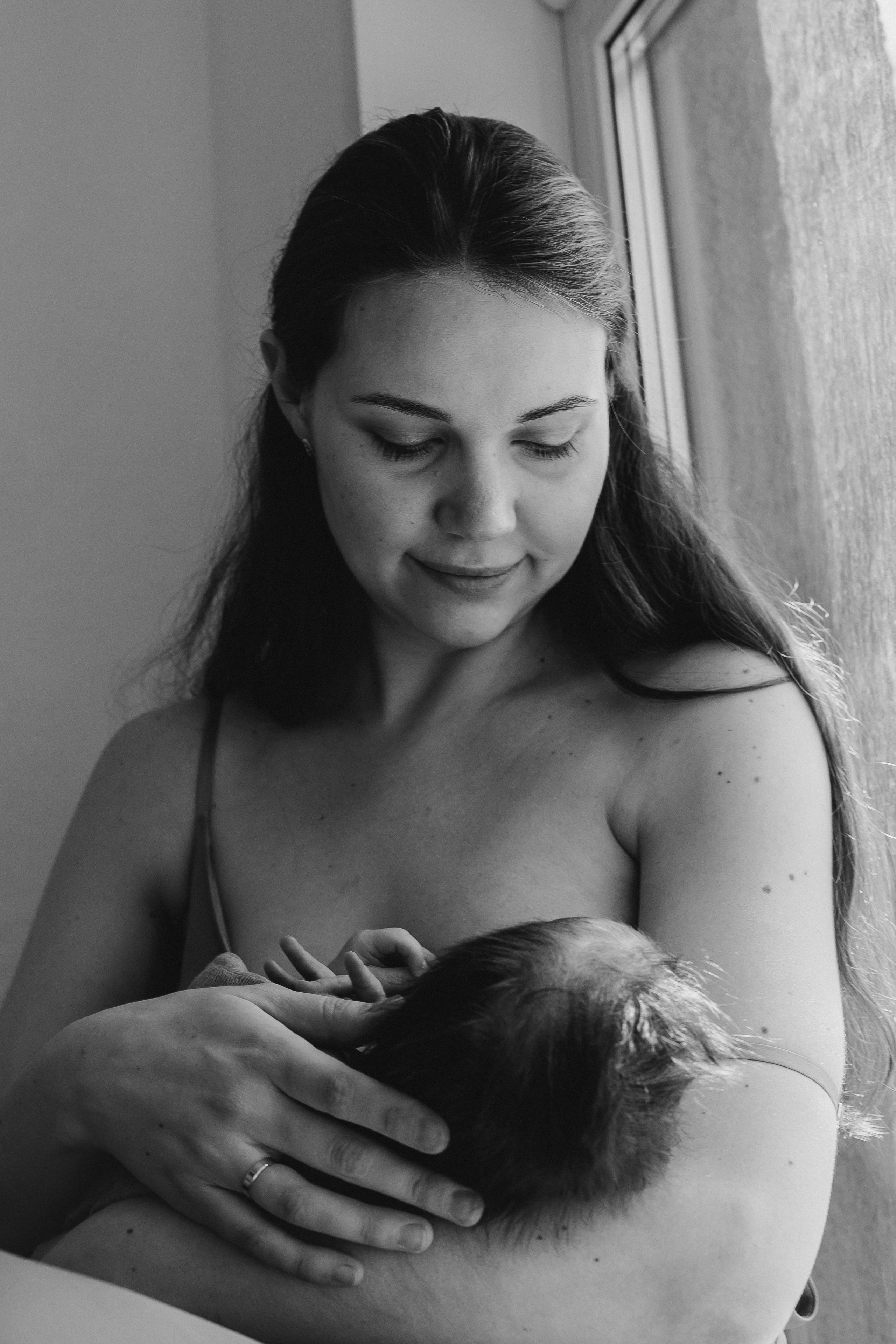 Маргарита с малышкой Викой. Репортажный фотограф в Тюмени Татьяна Мужева