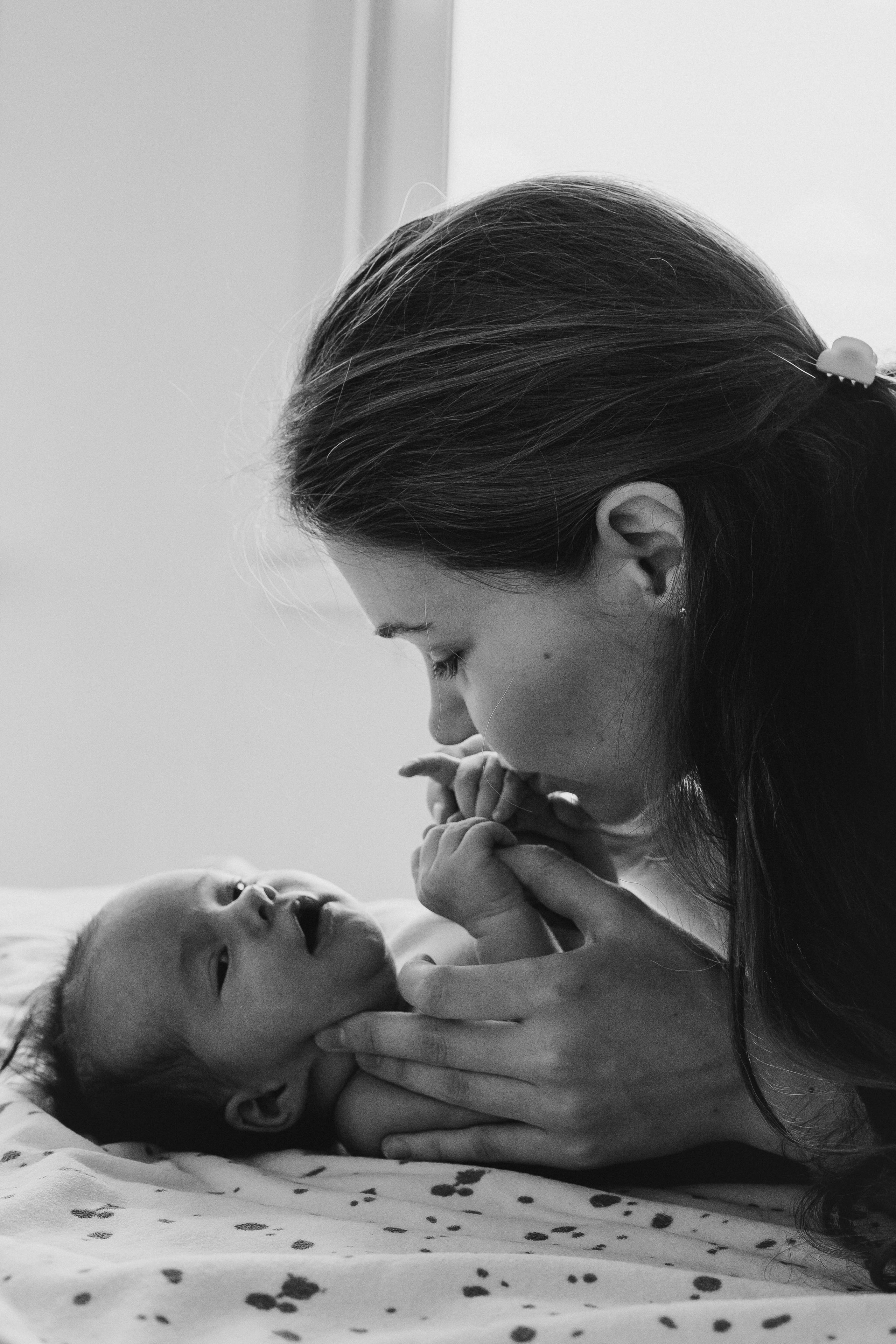 Маргарита с малышкой Викой. Репортажный фотограф в Тюмени Татьяна Мужева