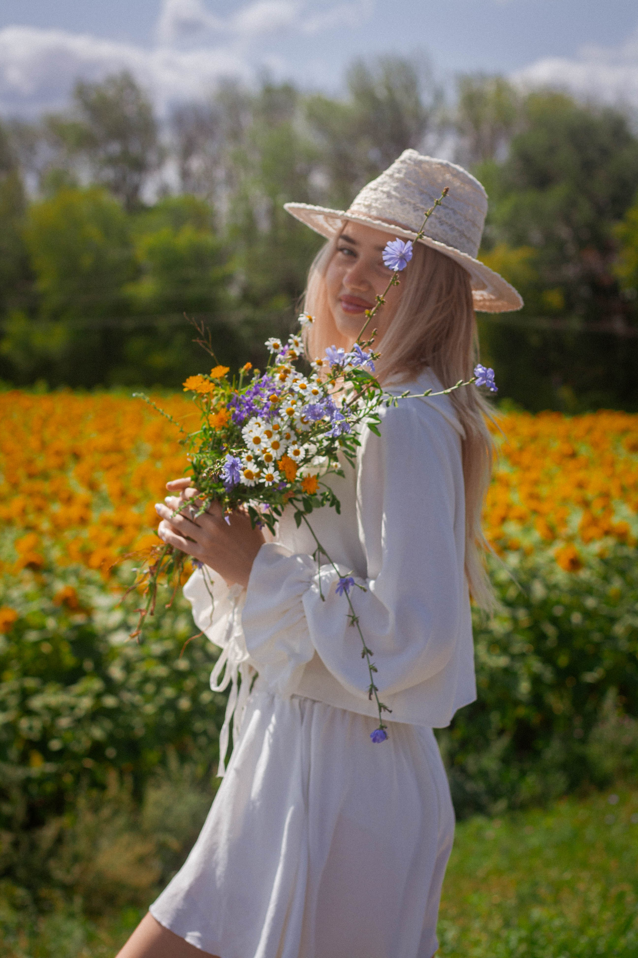 Настроение: уйти в поле с подсолнухами. Портретный фотограф в Саратове