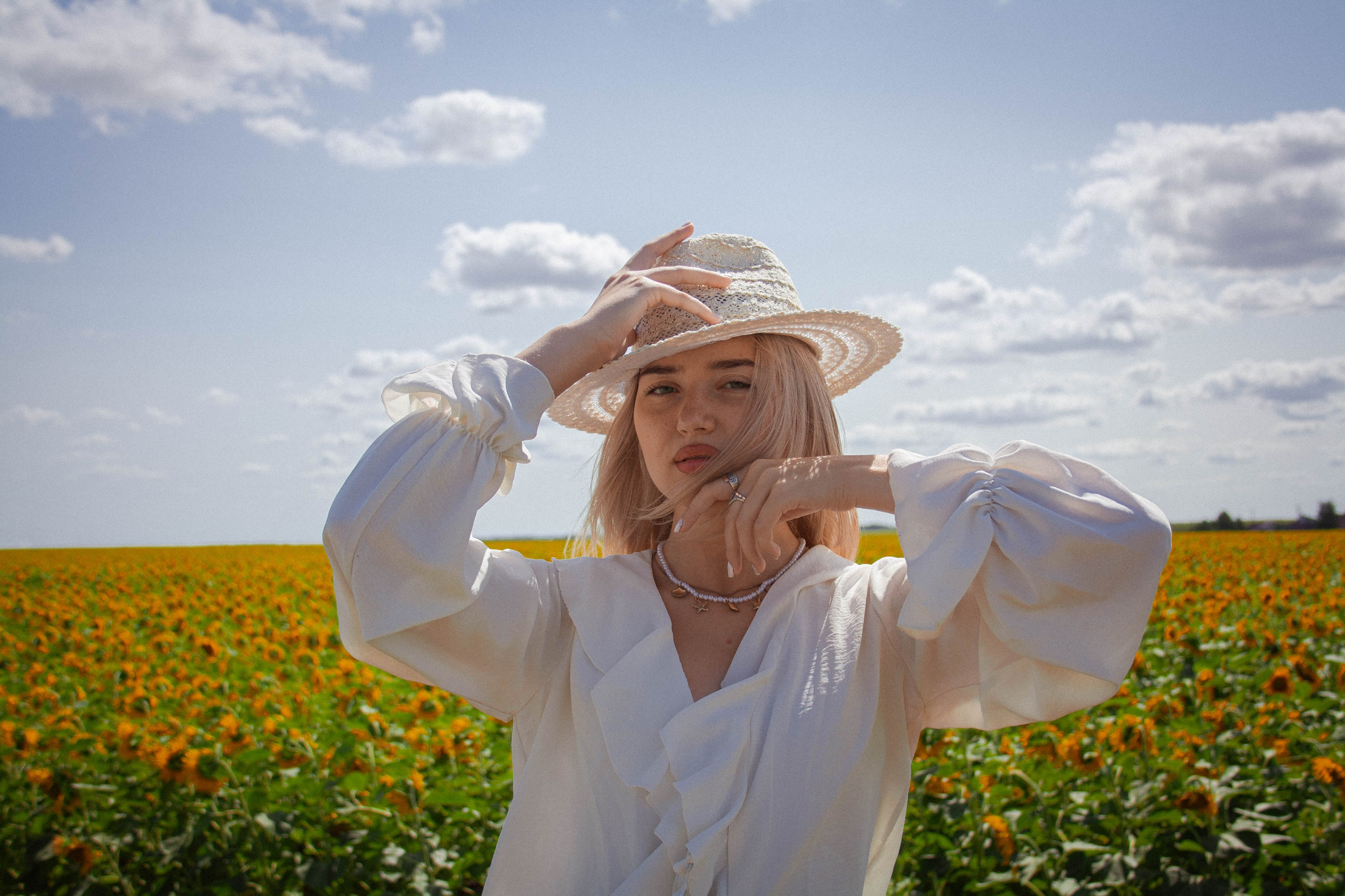 Настроение: уйти в поле с подсолнухами. Портретный фотограф в Саратове