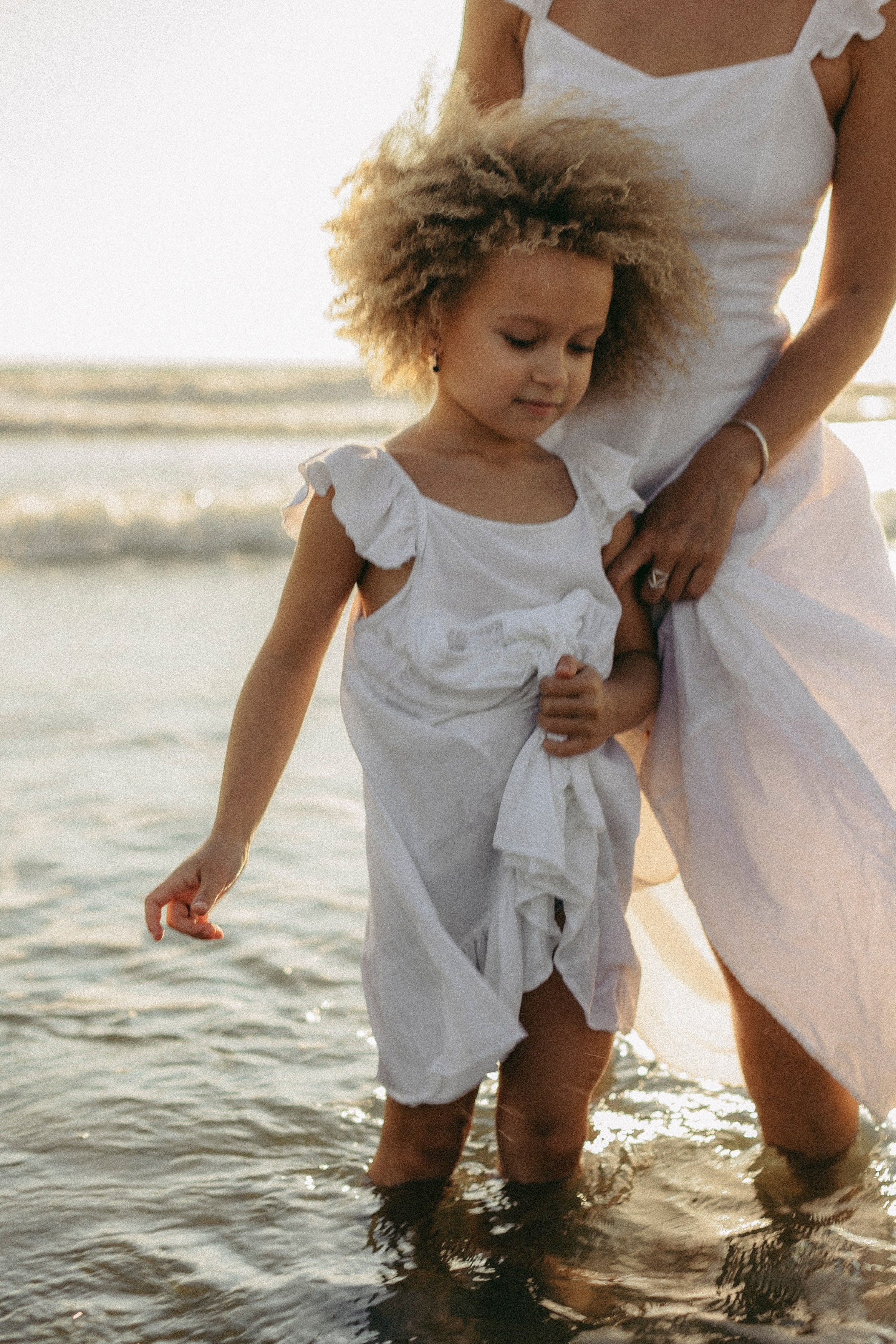 Sandy toes and family smiles. Katerina Nord | Wedding and Couple Photographer in Germany and Europe