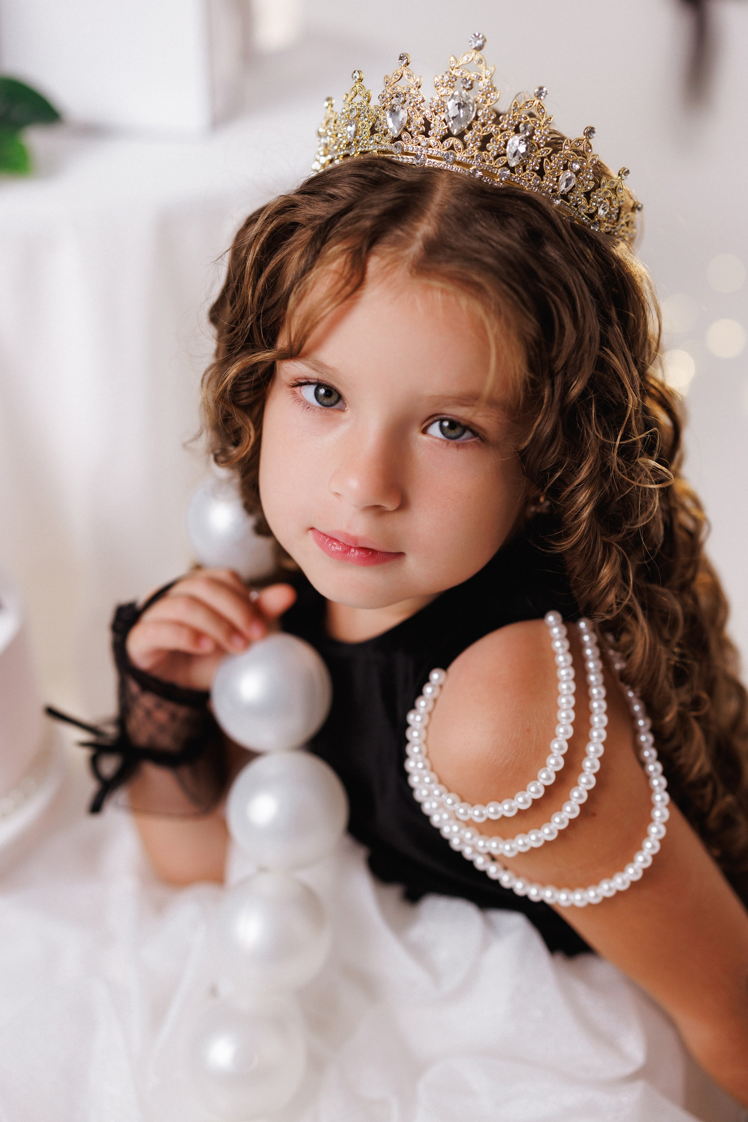 Детская фотосессия к Дню рождения для девочек, фотостудия «Антураж». Семейный и детский фотограф в Краснодаре Анна Трашкова