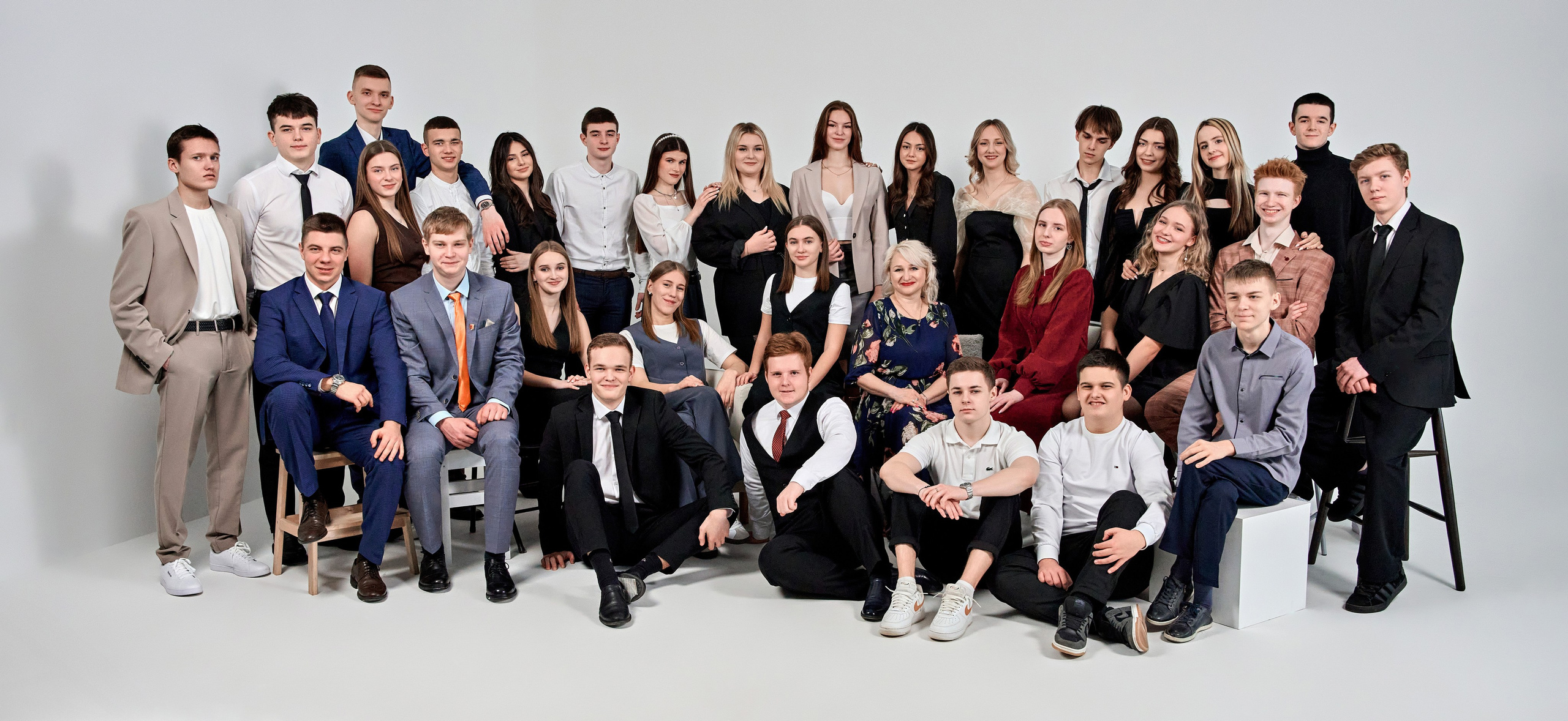 Выпускные альбомы для 9-11 классов. Фотосъёмка в студии. Калуга. Фотограф Меняйло Евгений. Свадьба. Портрет. Репортаж. Семья. Контент