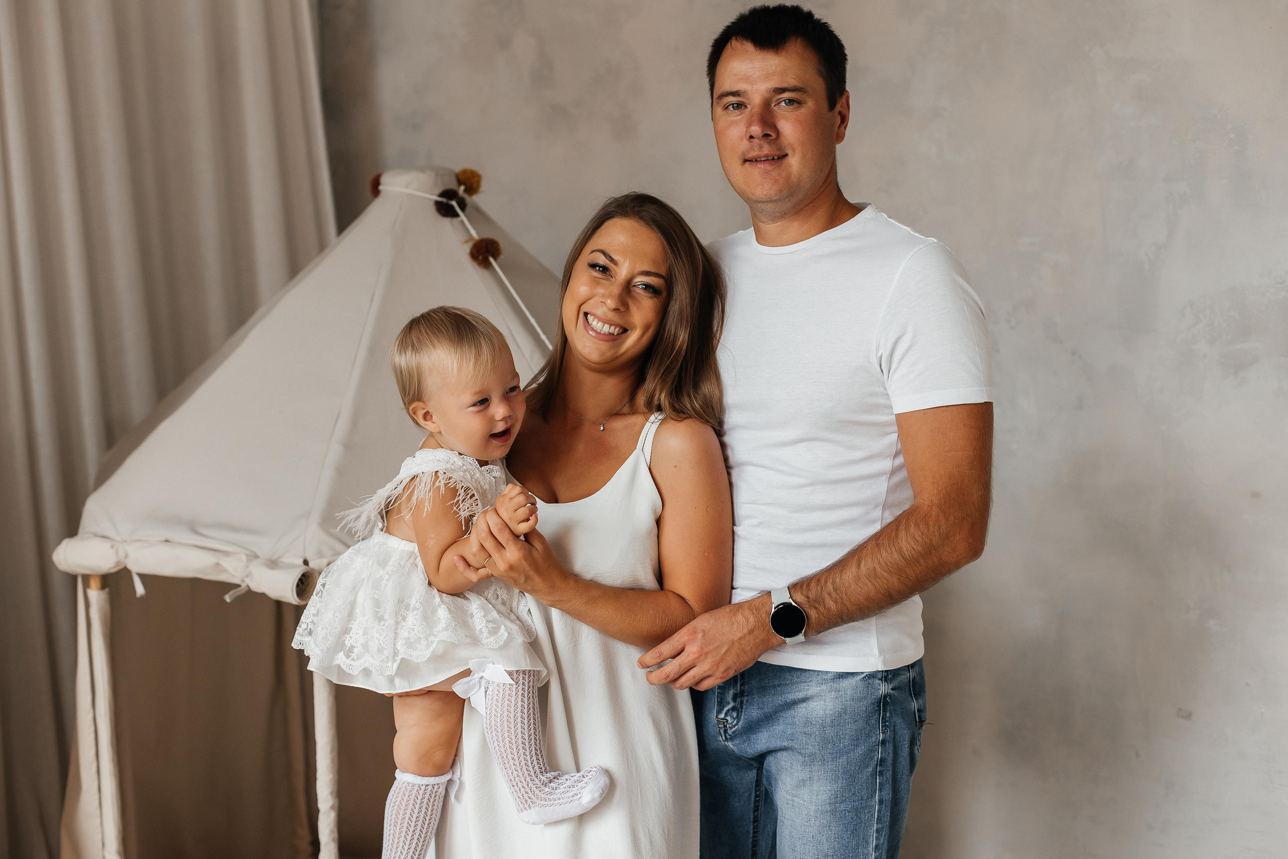 Семейная фотосессия (1 годик). Фотограф Авилова Дарья ● Тюмень● Съемка больших семей ●Архив поколений