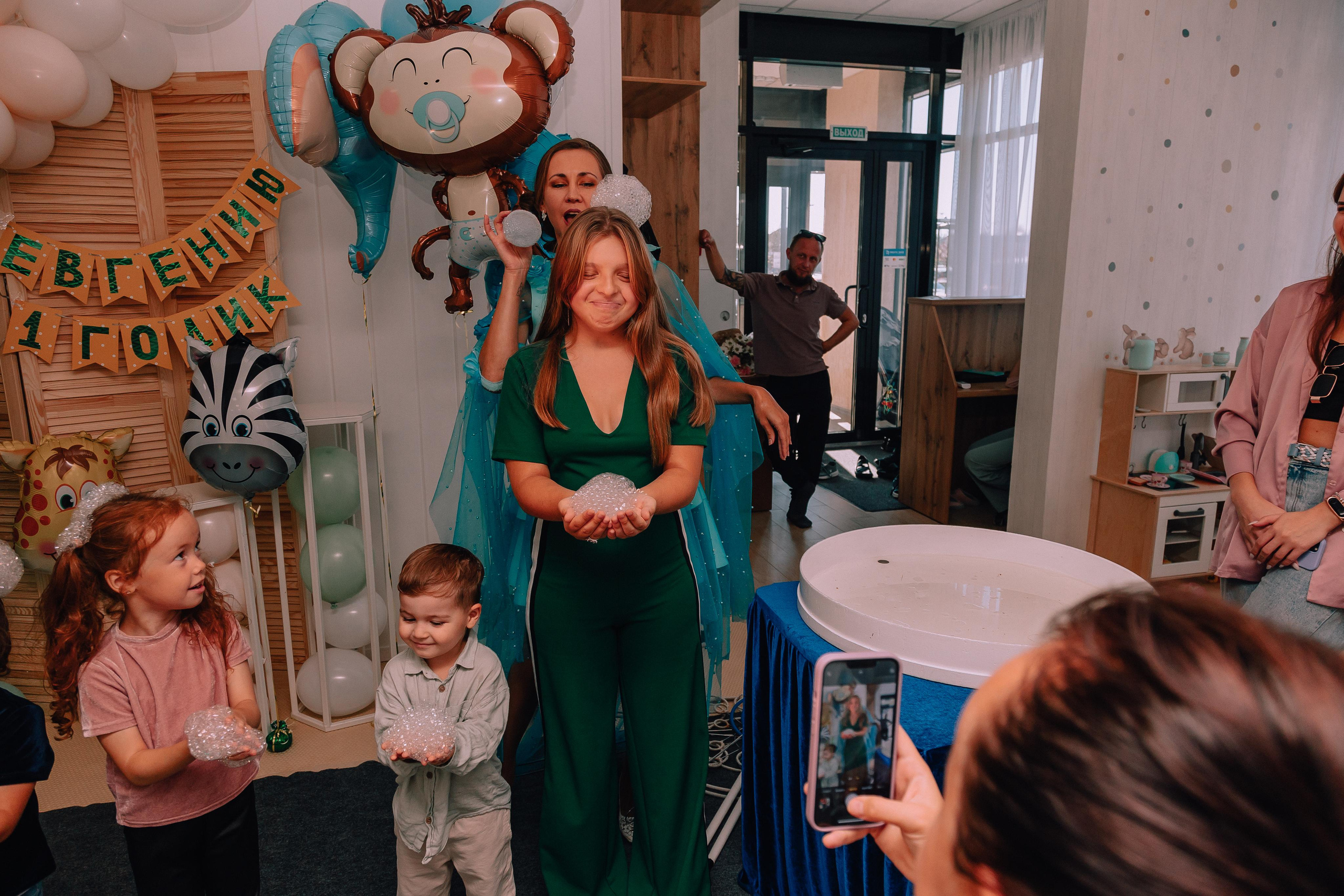 1 год в игровой. Фотограф Авилова Дарья ● Тюмень● Съемка больших семей ●Архив поколений