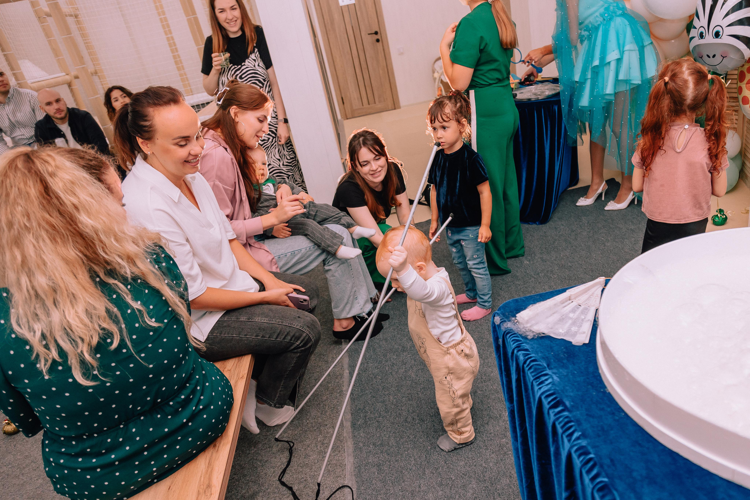 1 год в игровой. Фотограф Авилова Дарья ● Тюмень● Съемка больших семей ●Архив поколений