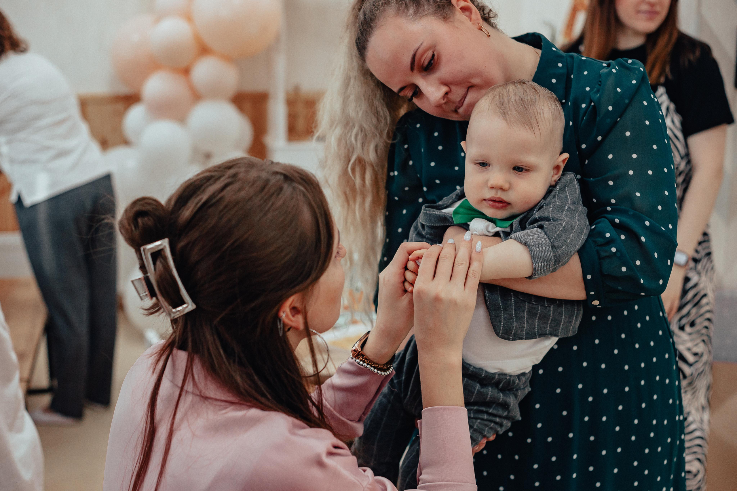 1 год в игровой. Фотограф Авилова Дарья ● Тюмень● Съемка больших семей ●Архив поколений