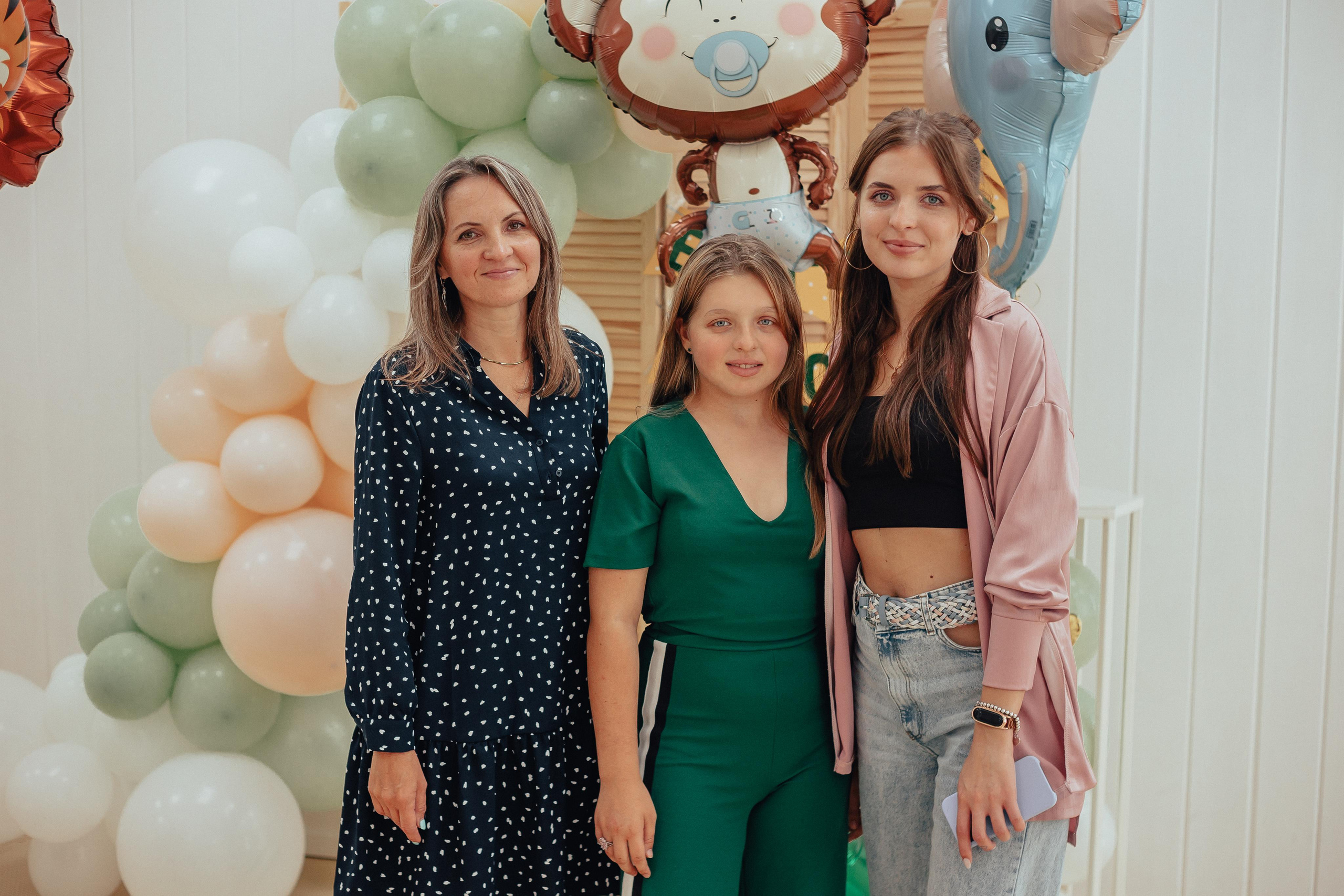 1 год в игровой. Фотограф Авилова Дарья ● Тюмень● Съемка больших семей ●Архив поколений