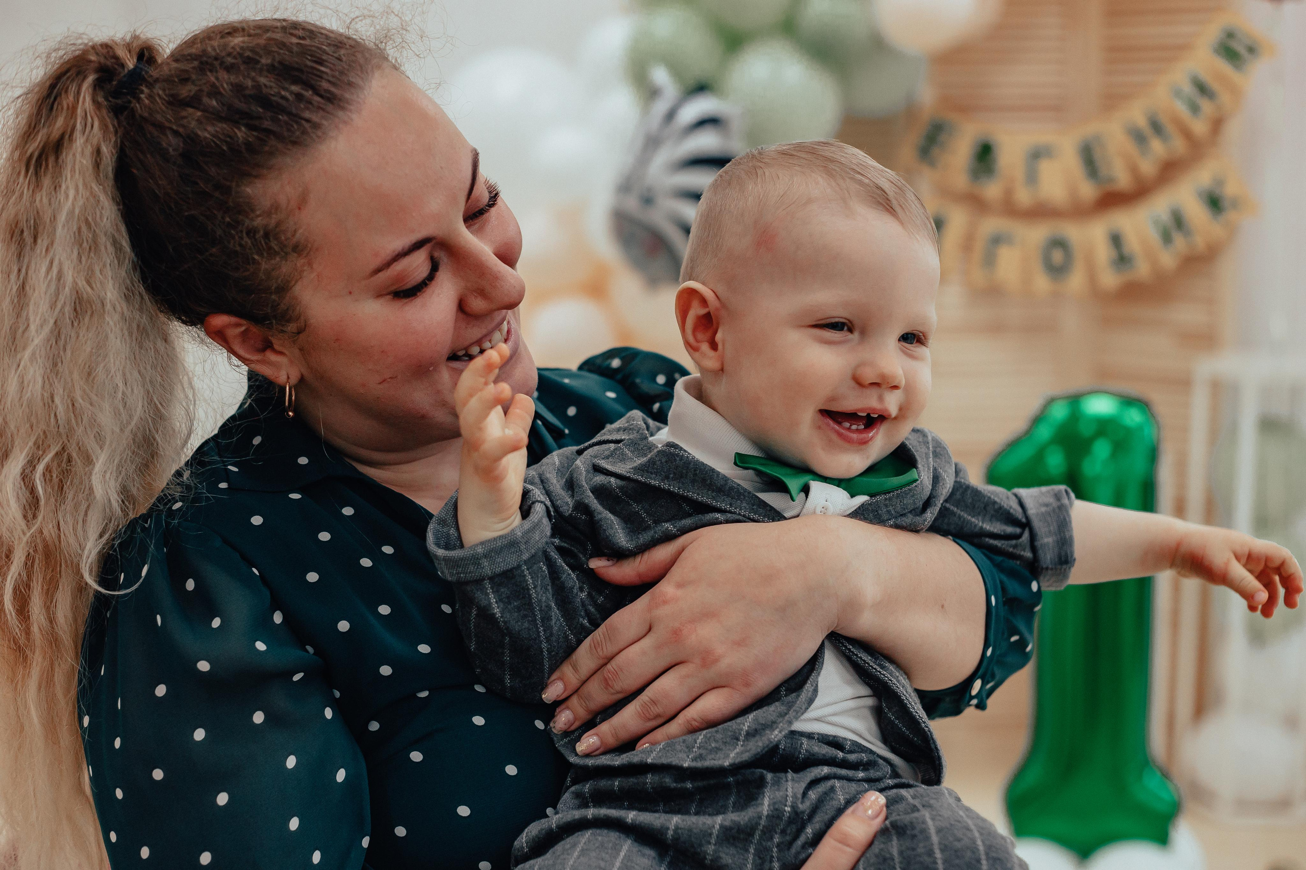 1 год в игровой. Фотограф Авилова Дарья ● Тюмень● Съемка больших семей ●Архив поколений