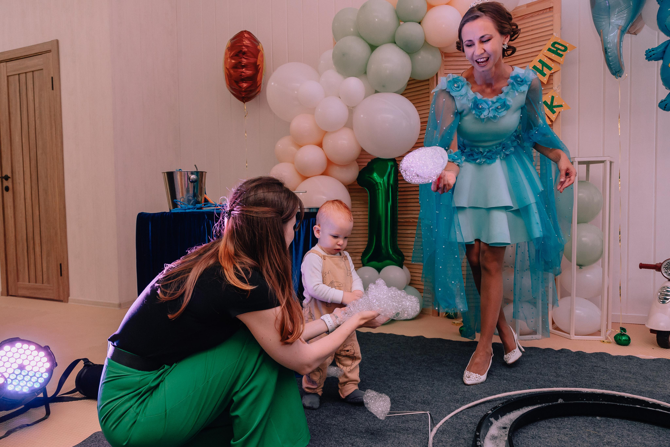 1 год в игровой. Фотограф Авилова Дарья ● Тюмень● Съемка больших семей ●Архив поколений