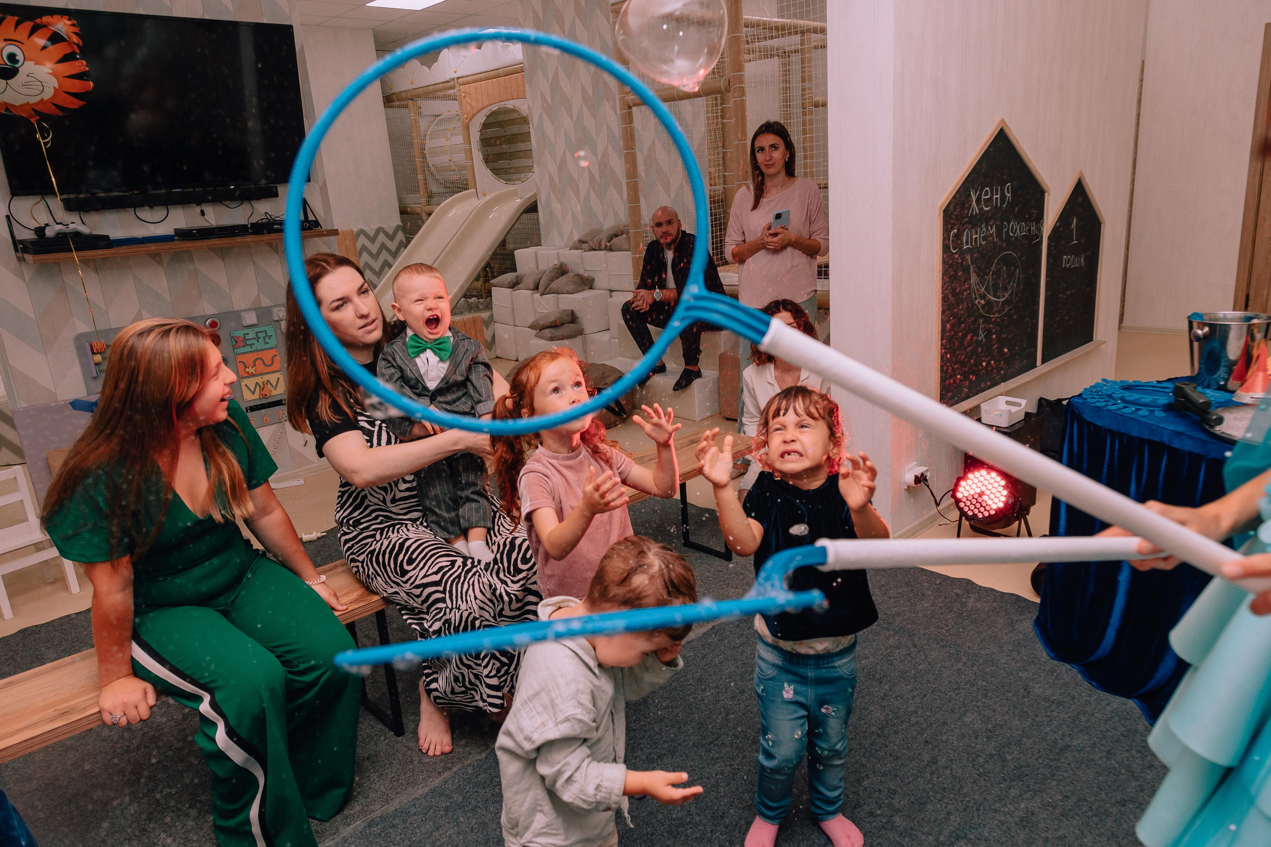 1 год в игровой. Фотограф Авилова Дарья ● Тюмень● Съемка больших семей ●Архив поколений