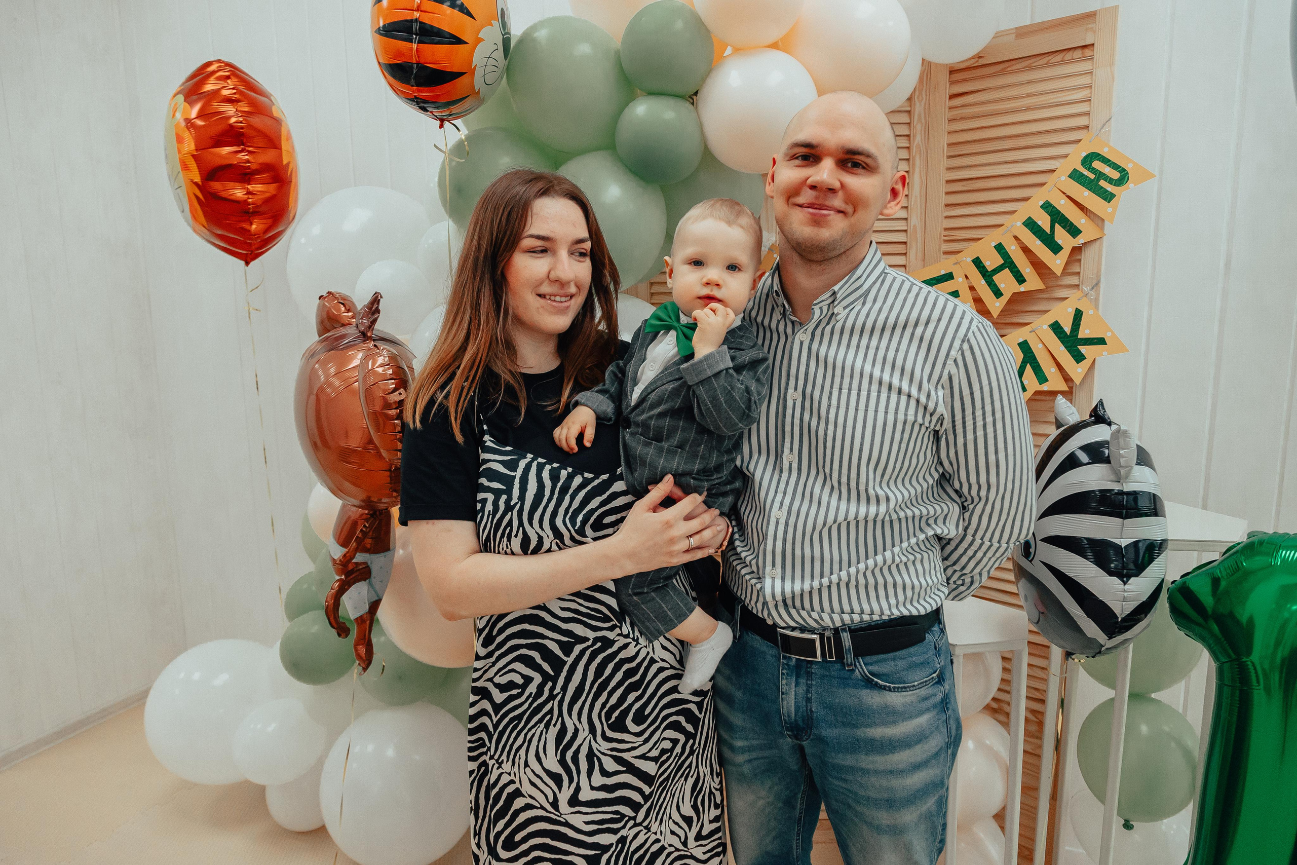 1 год в игровой. Фотограф Авилова Дарья ● Тюмень● Съемка больших семей ●Архив поколений